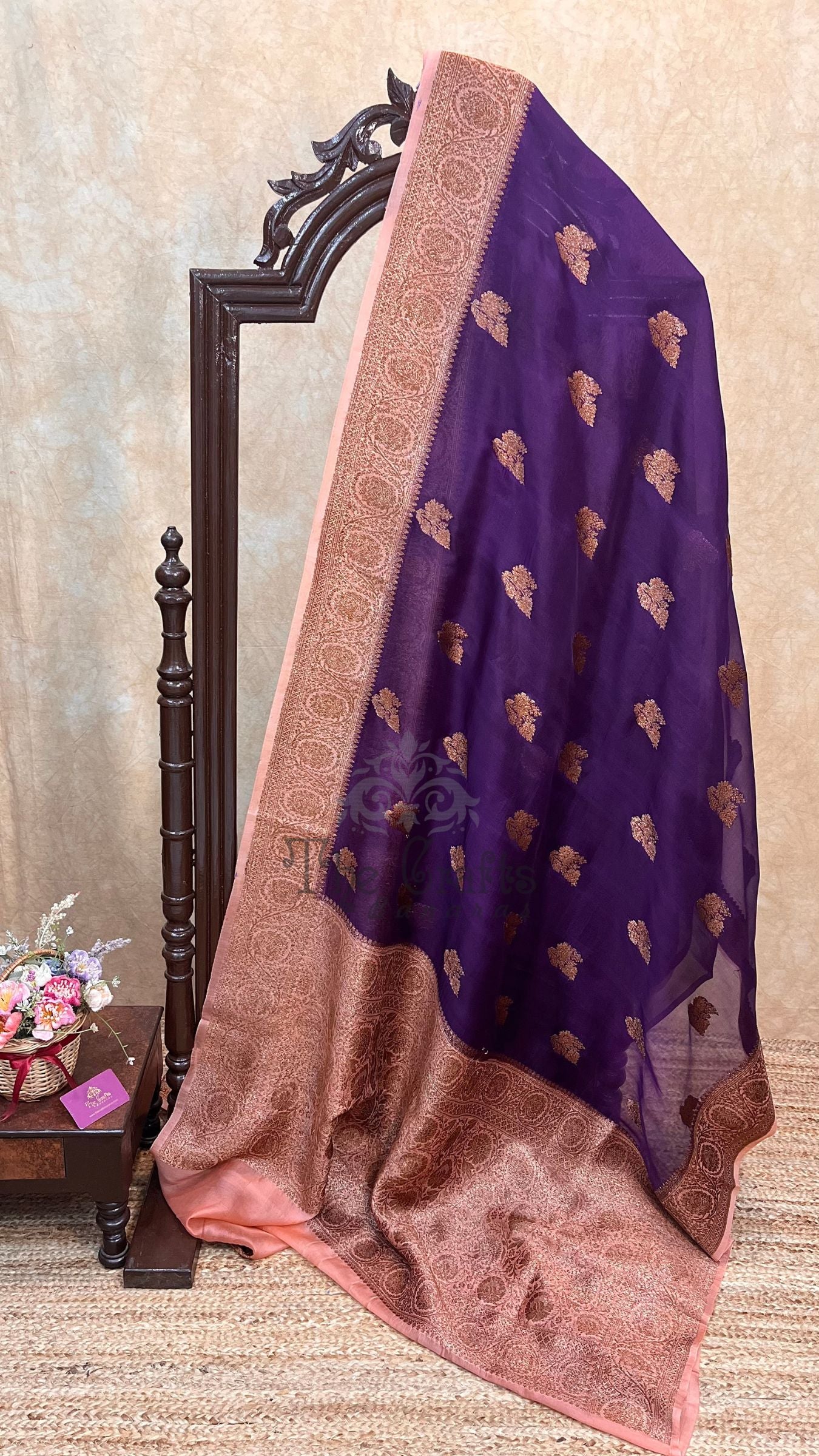 Pure Kora Silk Handloom Banarasi Saree - With Kadhua motifs