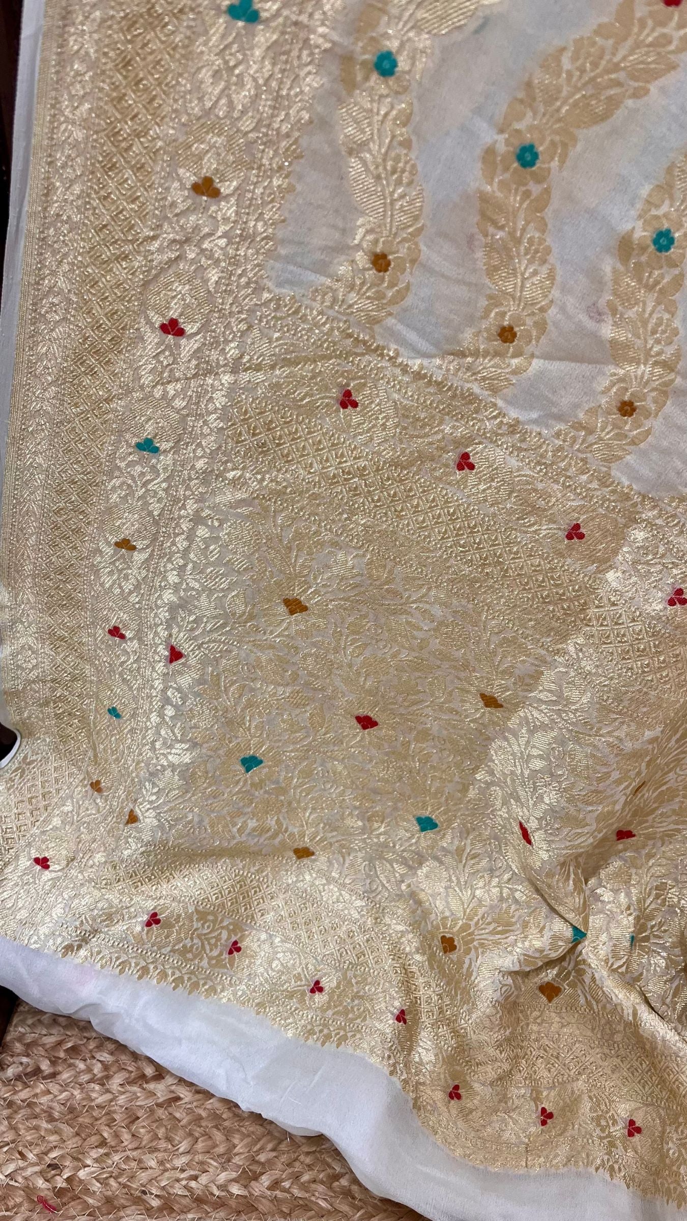 Khaddi Georgette Handloom Banarasi Saree - Jaal with Meenakari