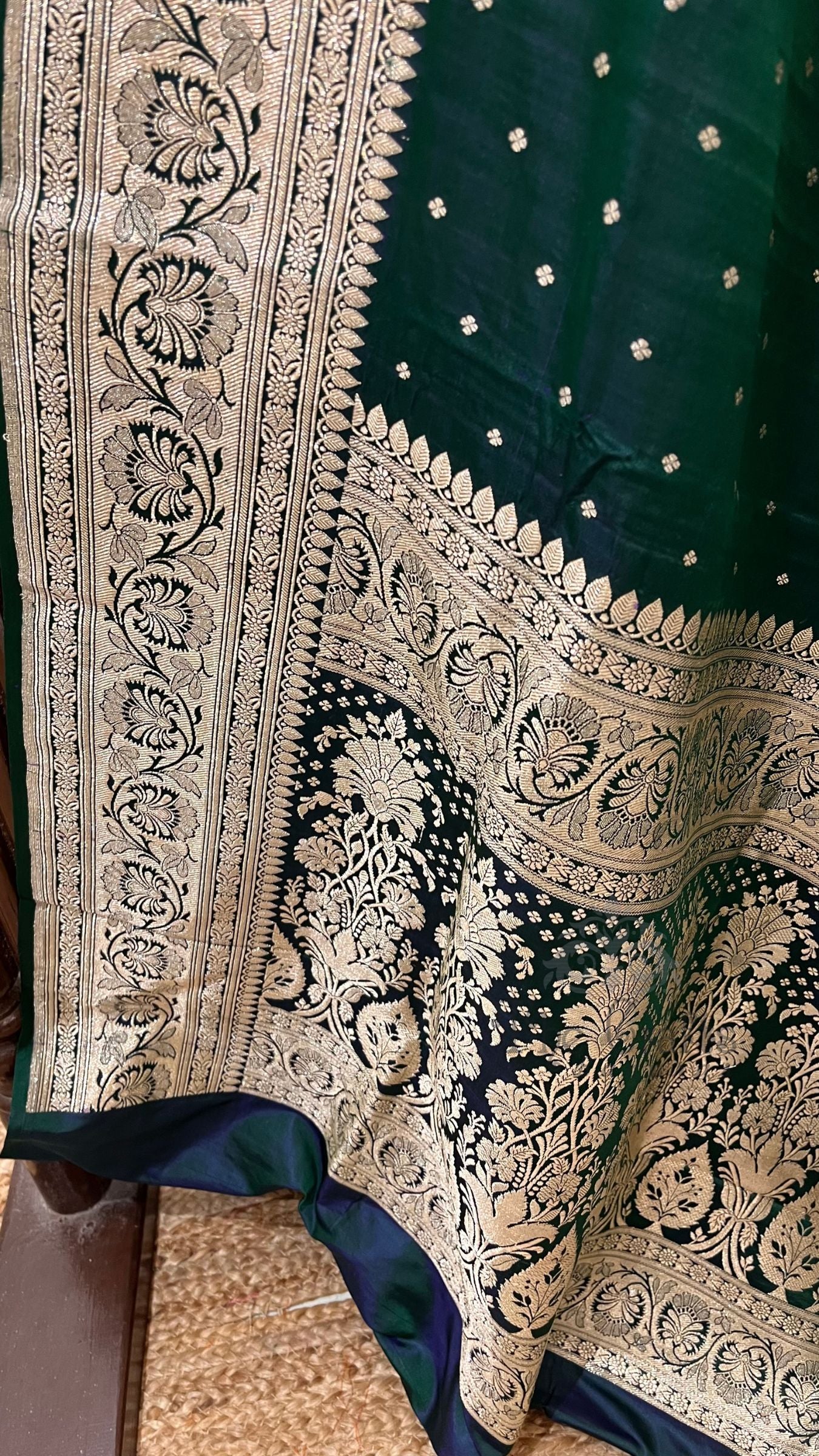 Pure Satin Silk Handloom Banarasi Saree - Motifs