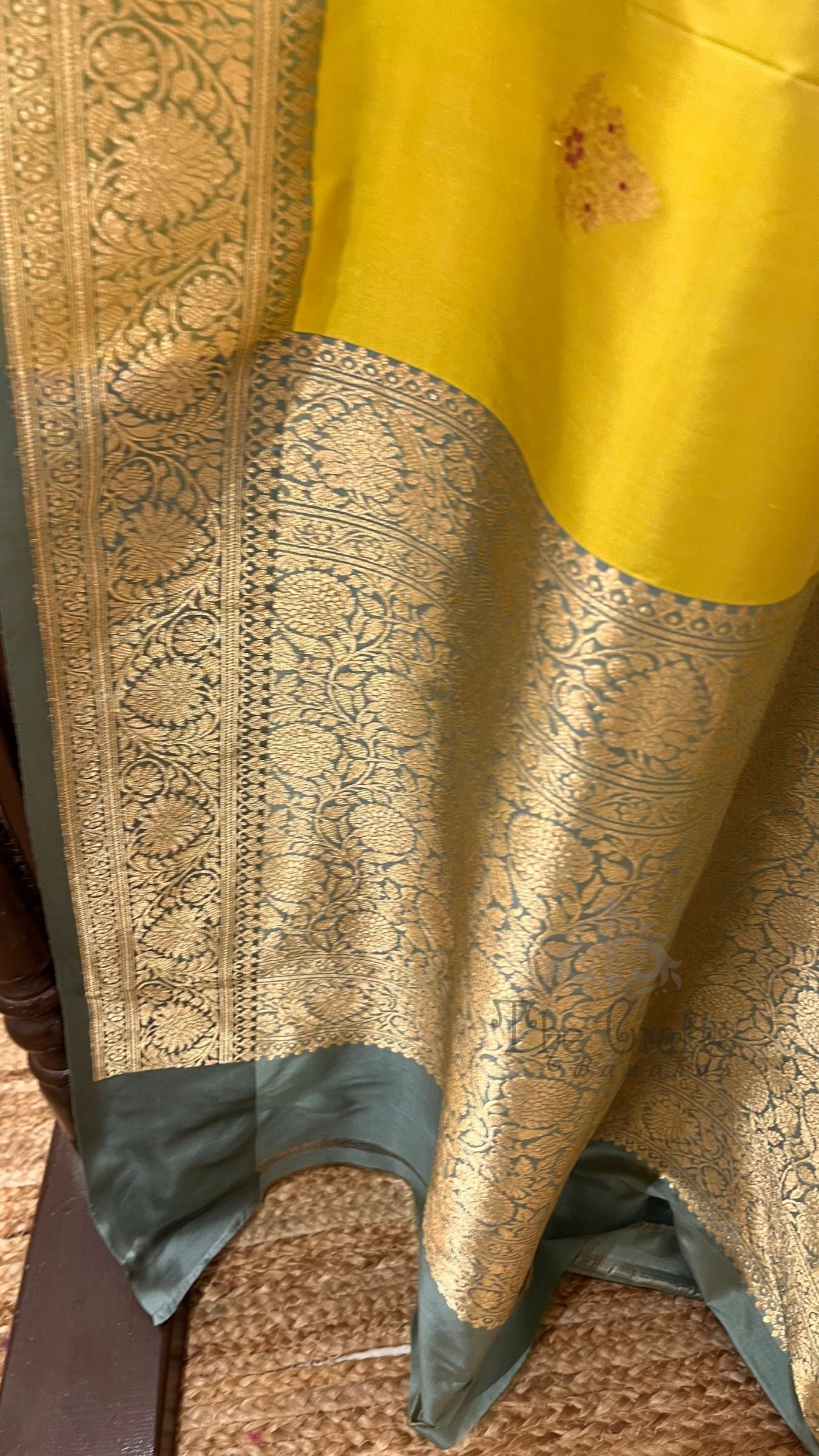 Pure Katan Silk Handloom Banarasi Saree - with kadhua motifs