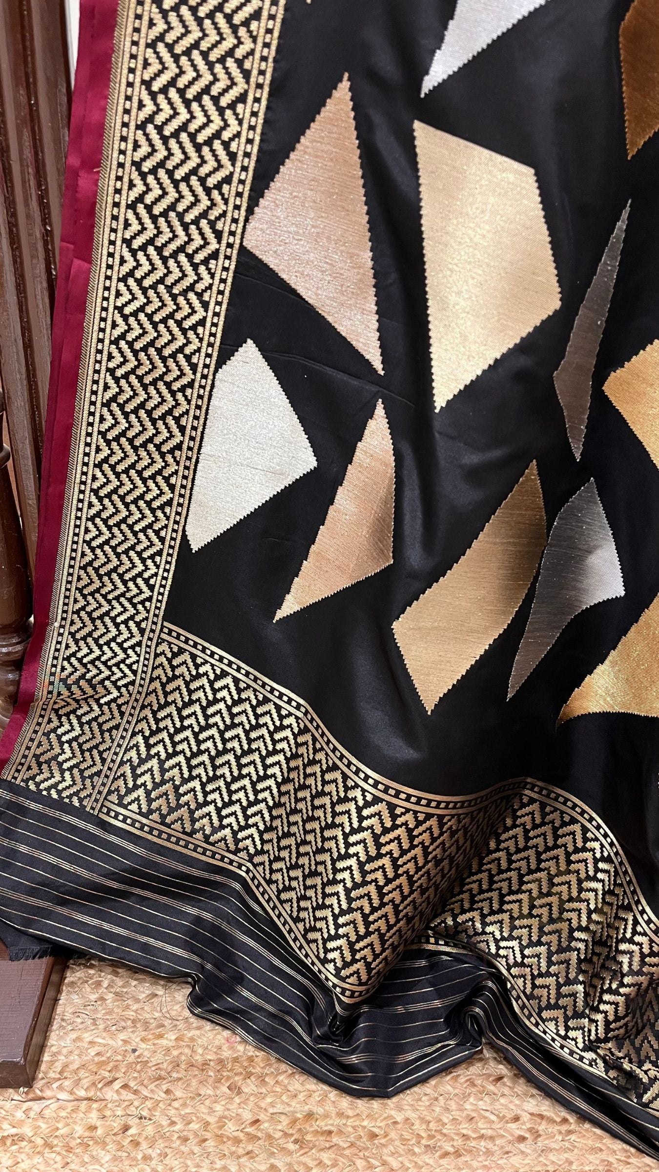 Pure Katan Silk Handloom Banarasi Saree - with sona rupa kadhua motifs