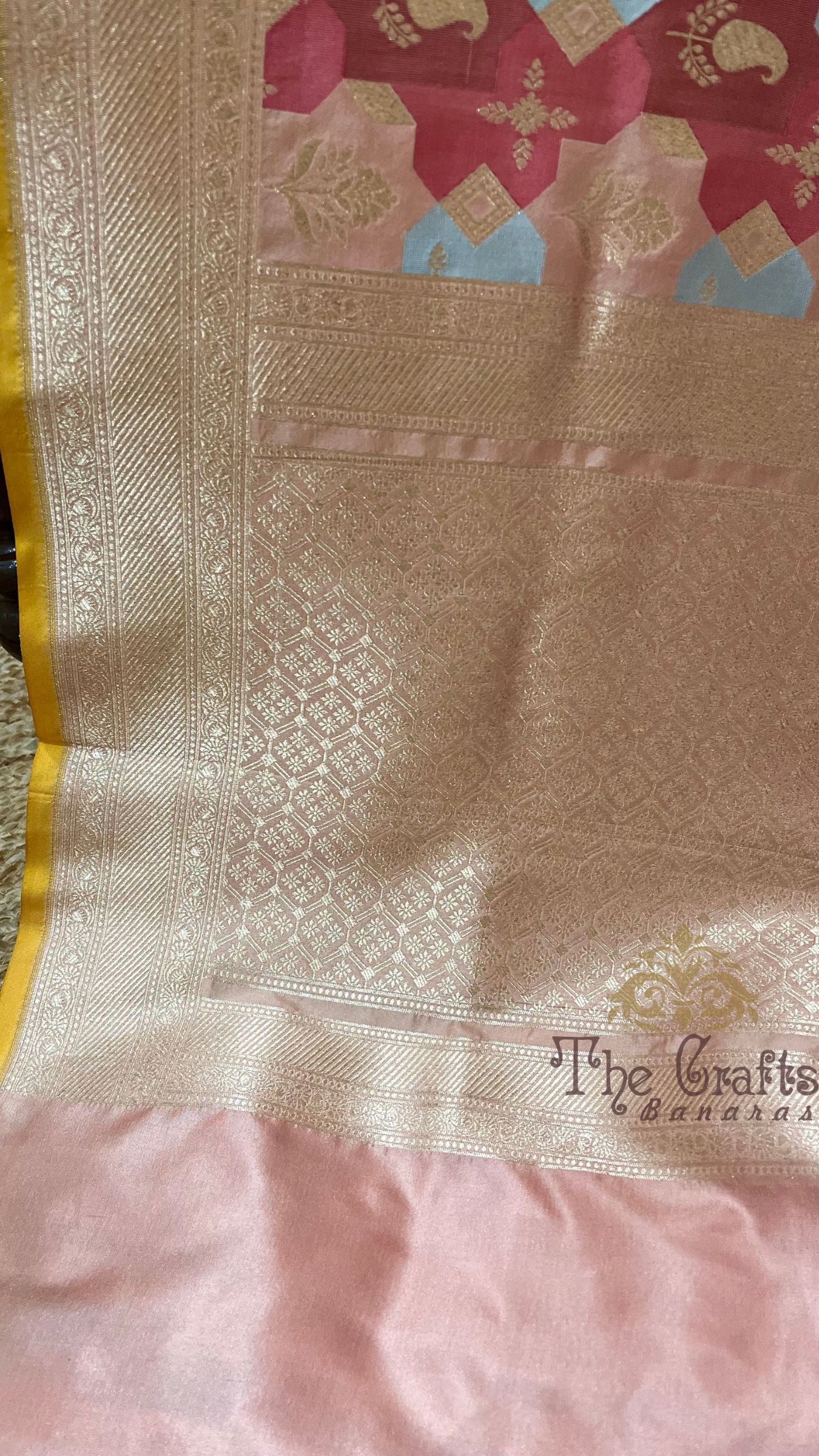 Rangkat Pure Katan Silk Handloom Banarasi Saree - Jaal work