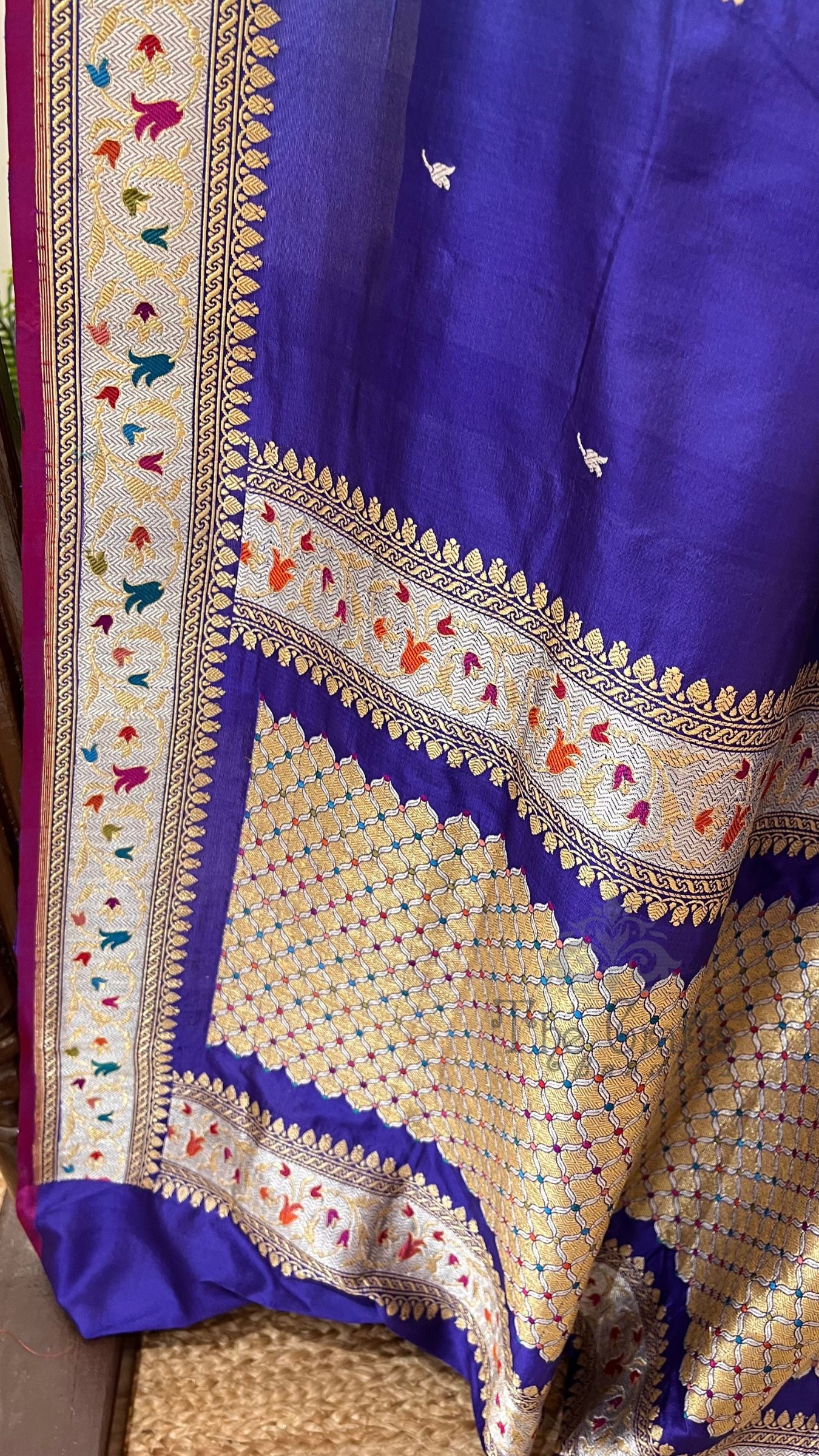 Pure Katan Silk Handloom Banarasi Saree - with kadhua meenakari motifs