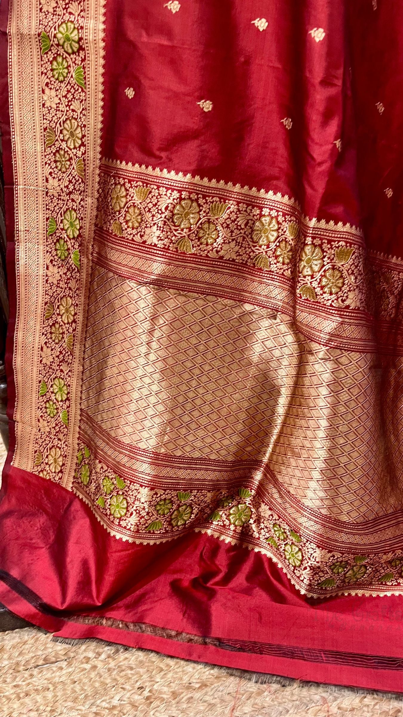 Pure Katan Silk Handloom Banarasi Saree - with kadhua motifs