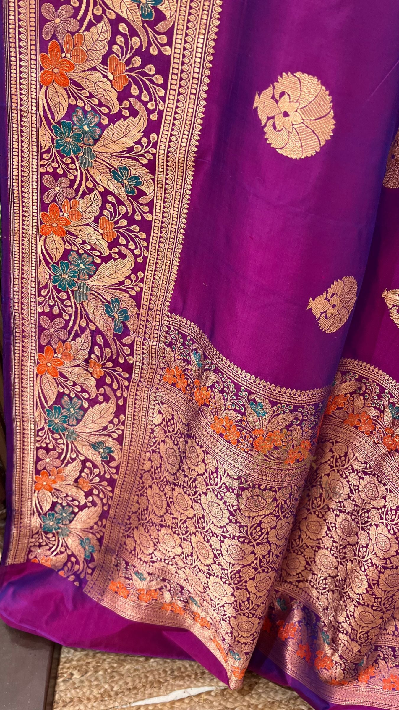Pure Katan Silk Handloom Banarasi Saree - with kadhua motifs