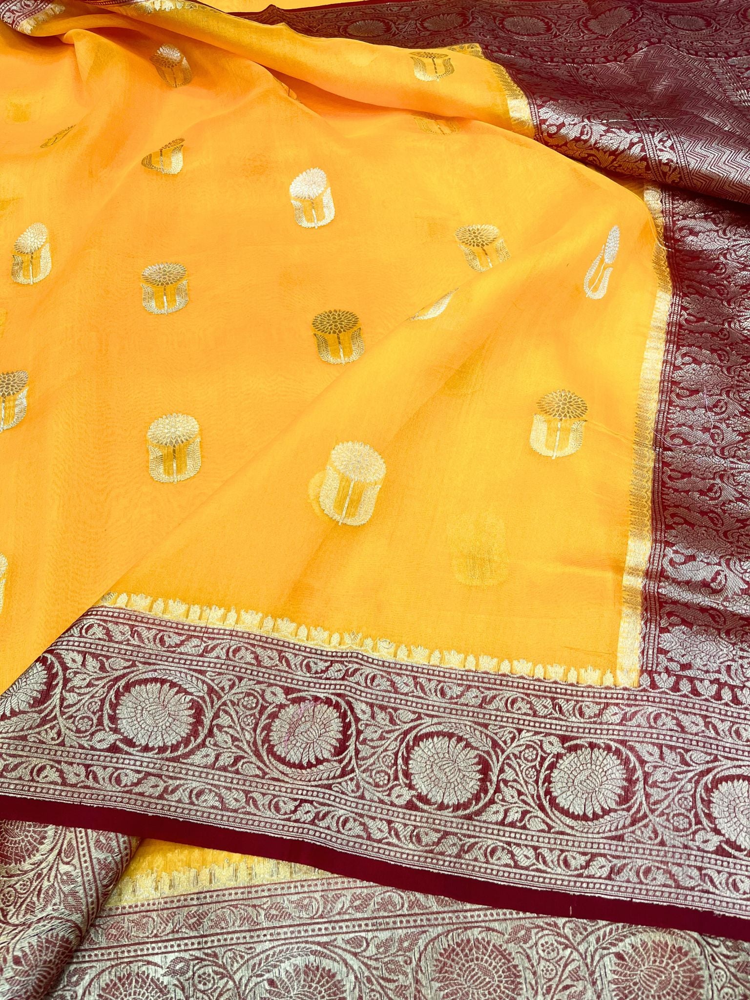 Pure Kora Silk Handloom Banarasi Saree - With Kadhua motifs