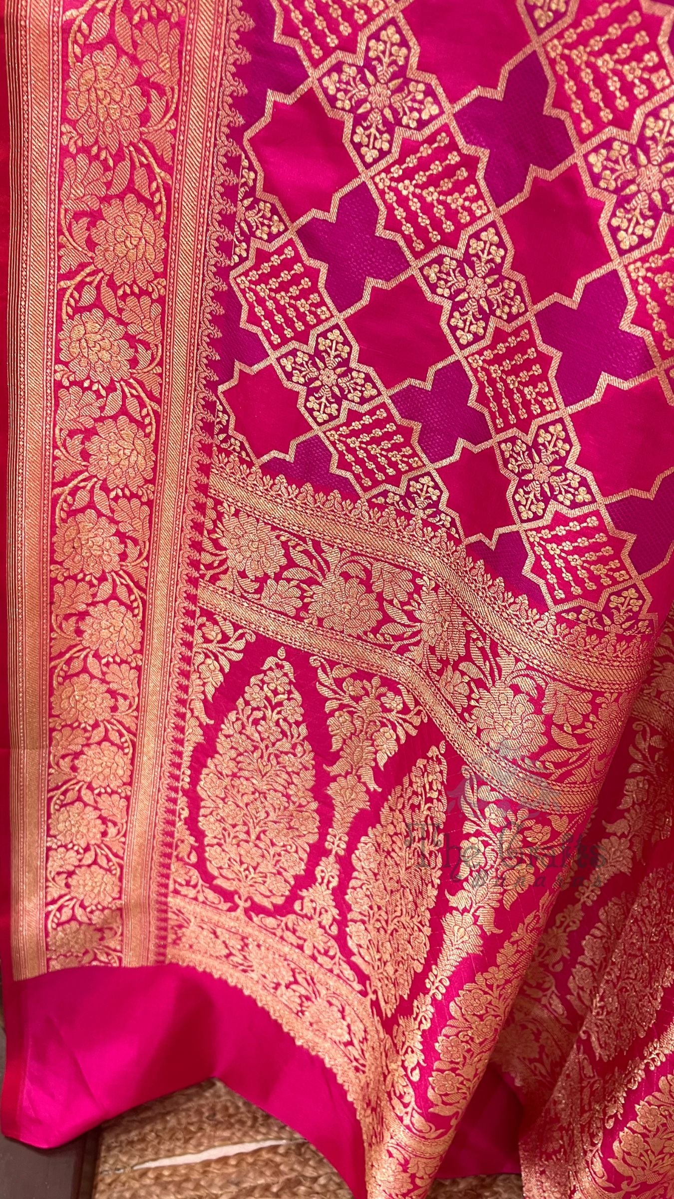 Rangkat Pure Katan Silk Handloom Banarasi Saree - Jaal Work With Meenakari