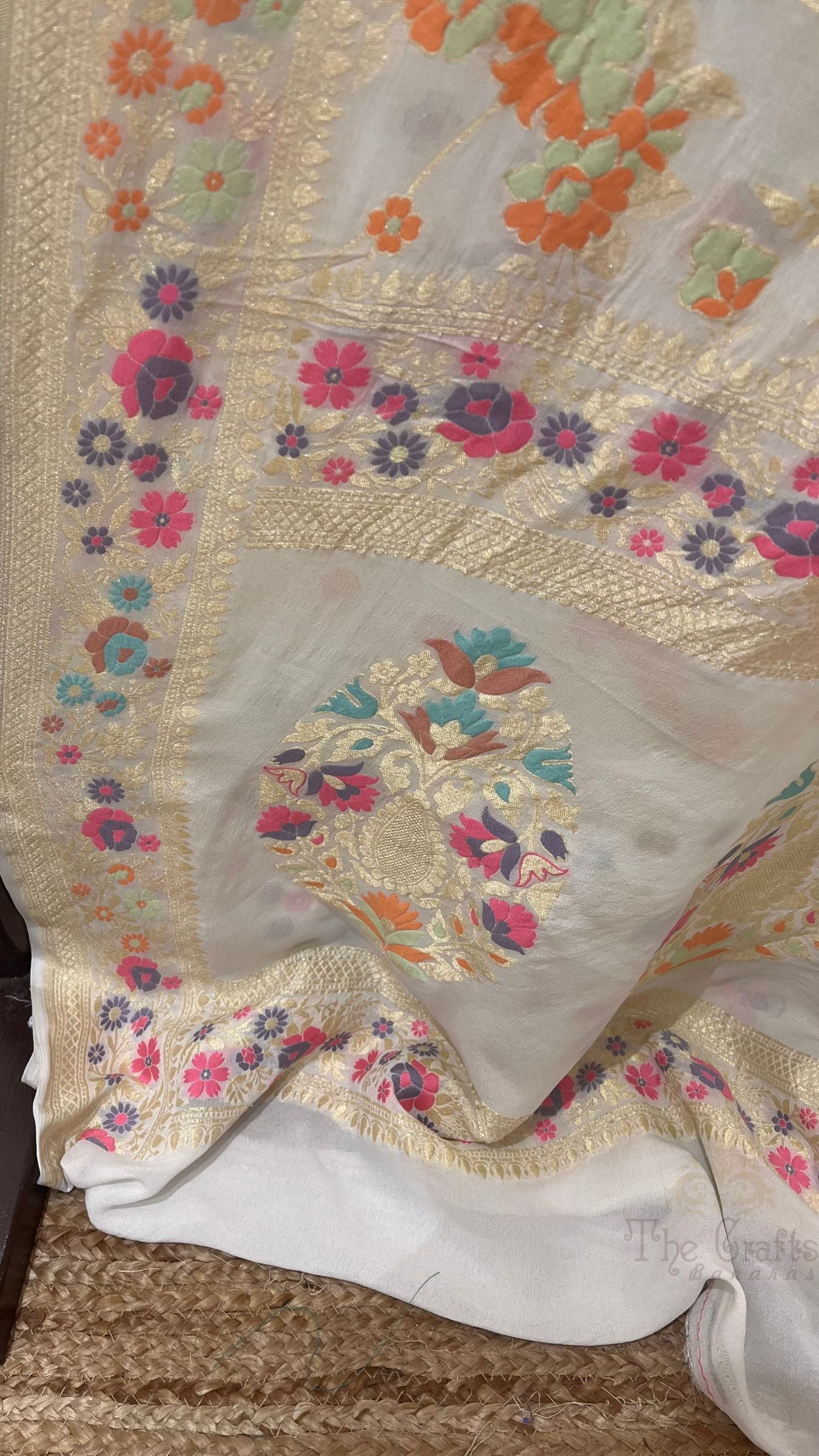 Khaddi Georgette Handloom Banarasi Saree - Jaal with Meenakari