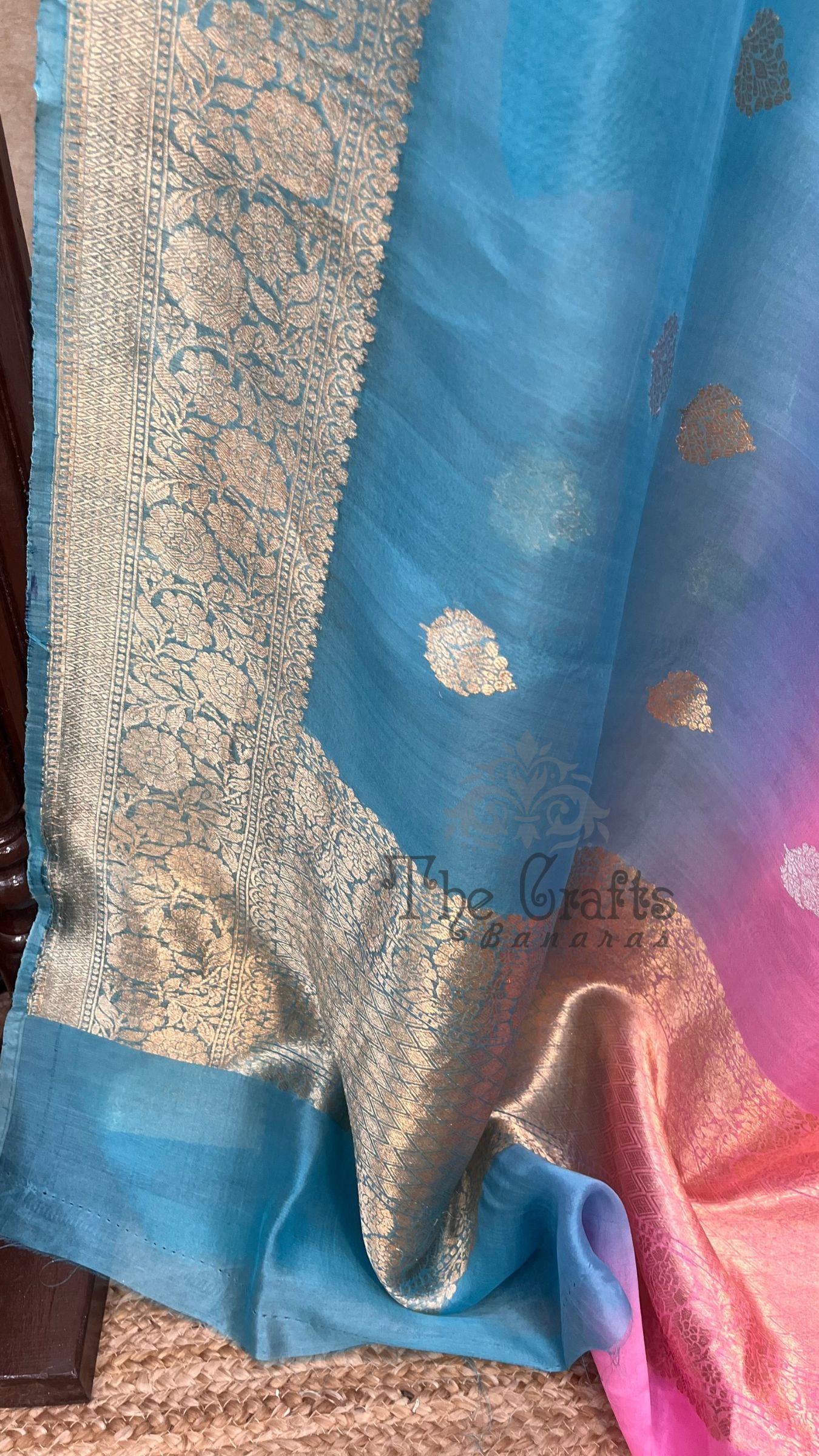 Pure Kora Silk Handloom Banarasi Saree - With Kadhua motifs