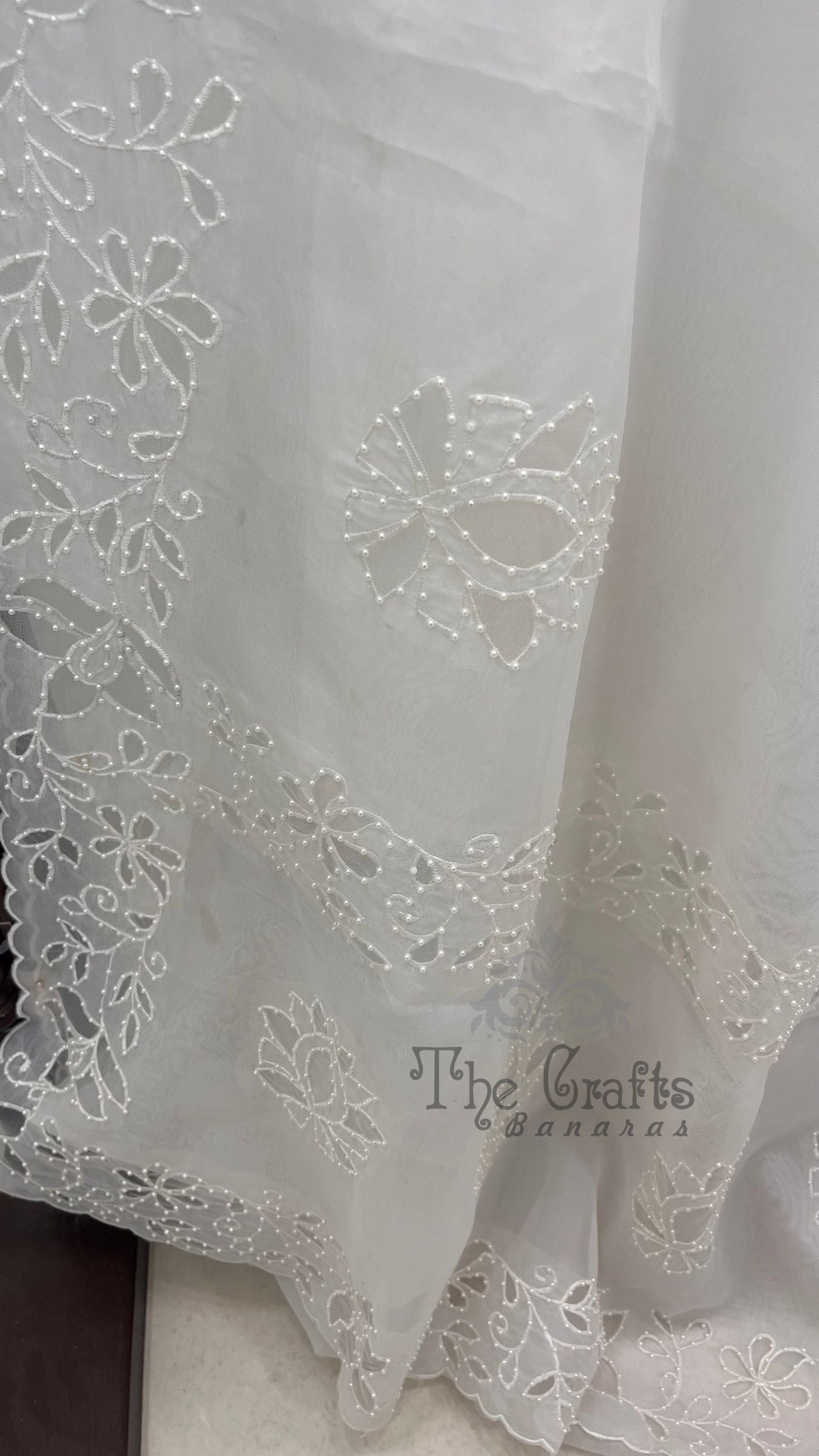 Pure Organza Silk Handloom Banarasi Saree - handwork motifs
