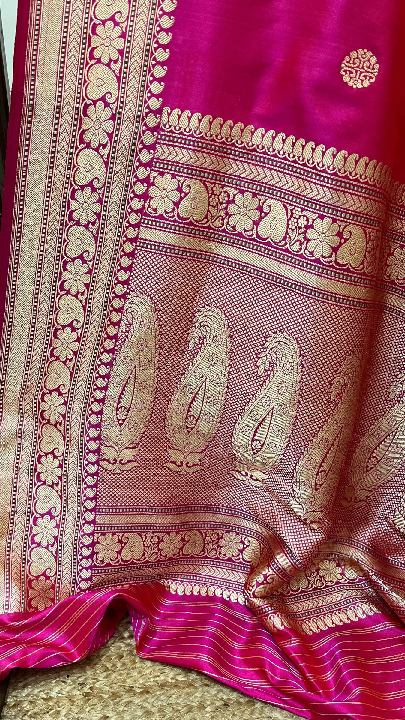 Pure Katan Silk Handloom Banarasi Saree - with kadhua motifs