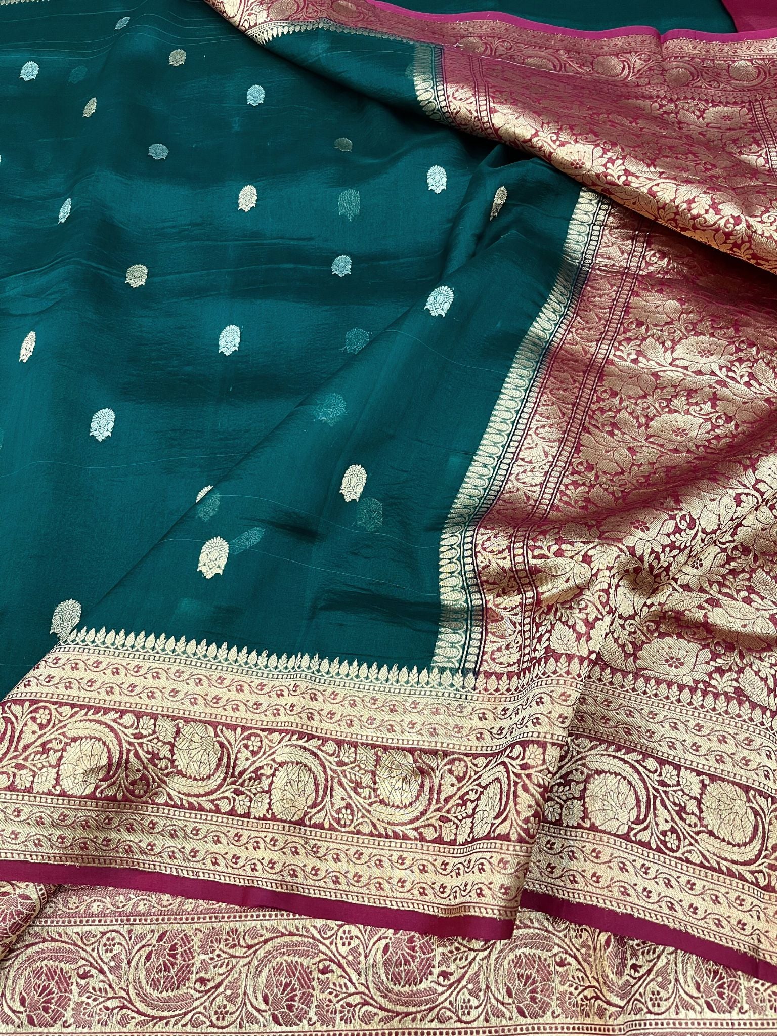 Pure Kora Silk Handloom Banarasi Saree - With Kadhua motifs