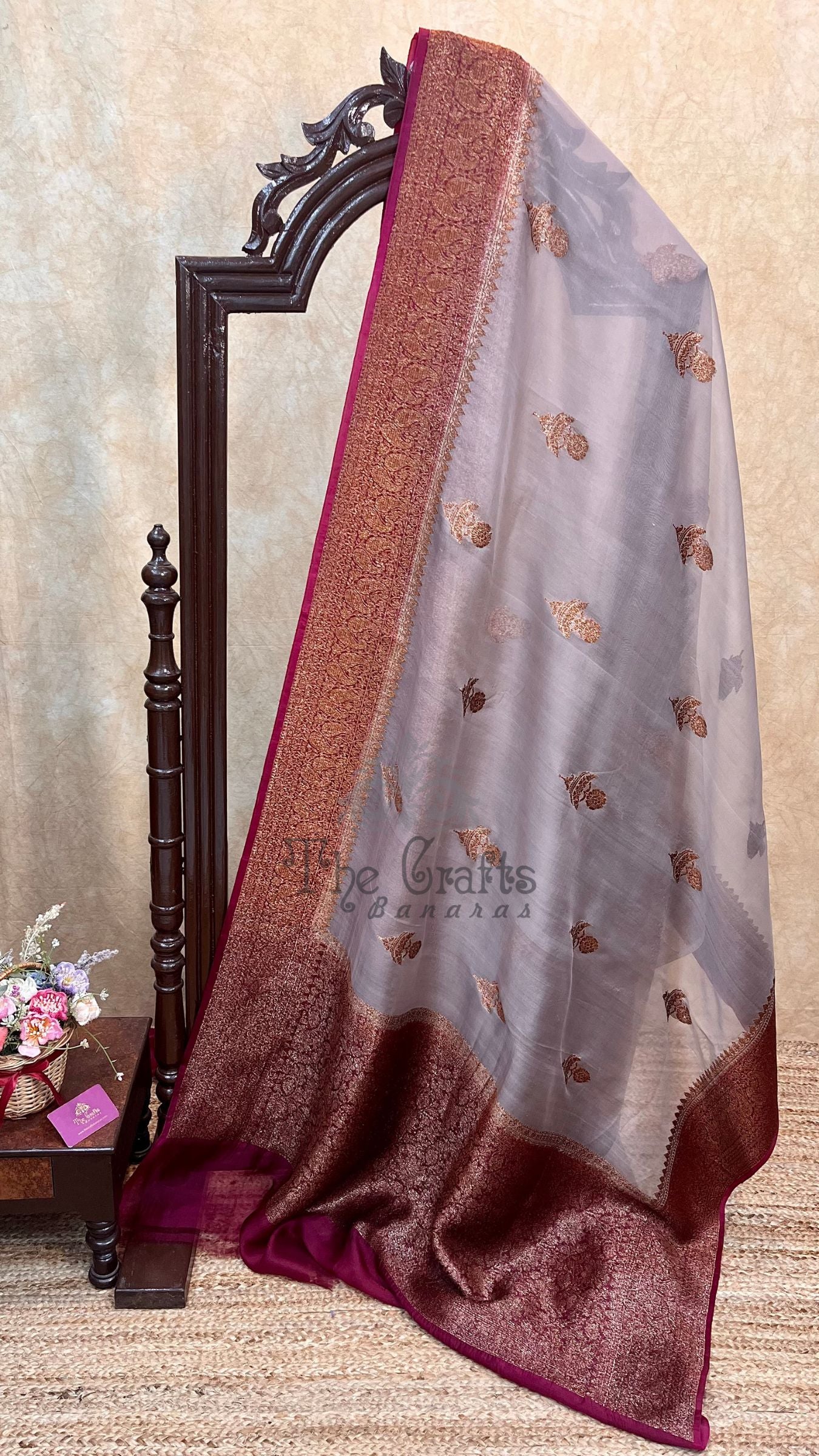 Pure Kora Silk Handloom Banarasi Saree - With Kadhua motifs