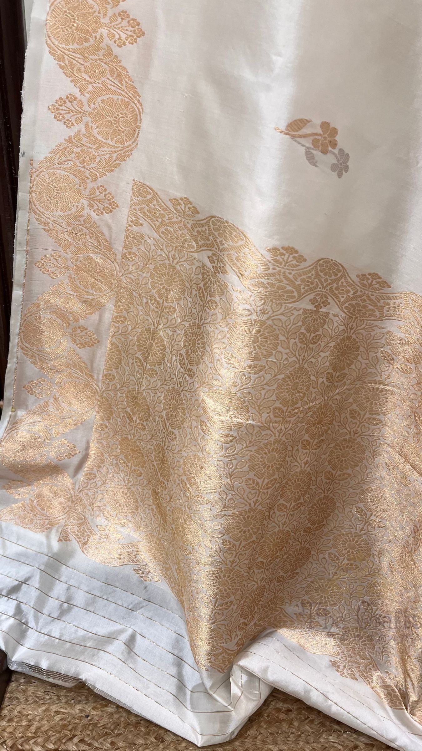 Pure Mango Silk Handloom Banarasi Saree - With Sona Roopa Motifs