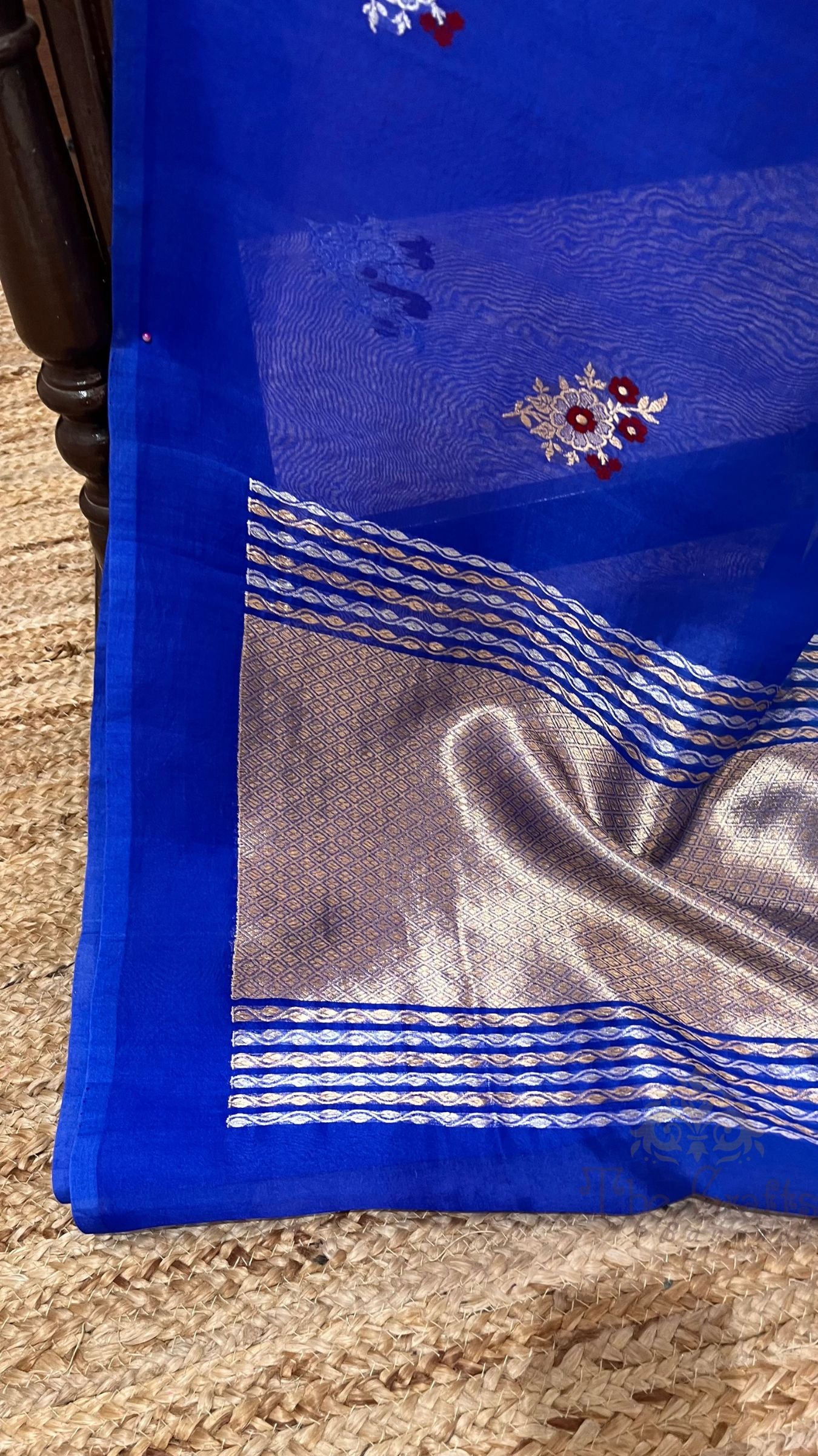 Pure Kora Silk Handloom Banarasi Saree - With Kadhua motifs
