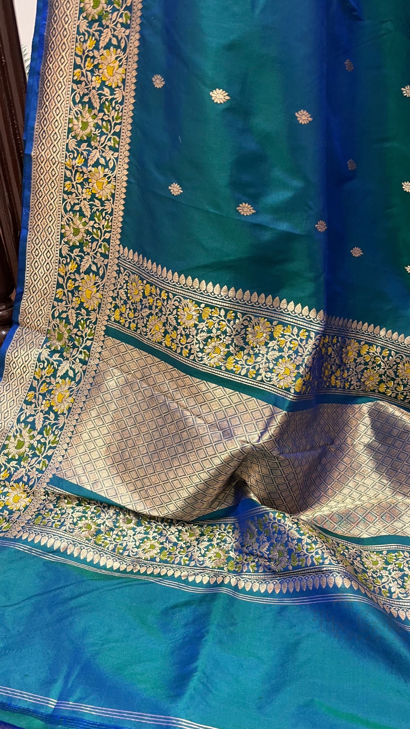 Pure Katan Silk Handloom Banarasi Saree - with kadhua motifs