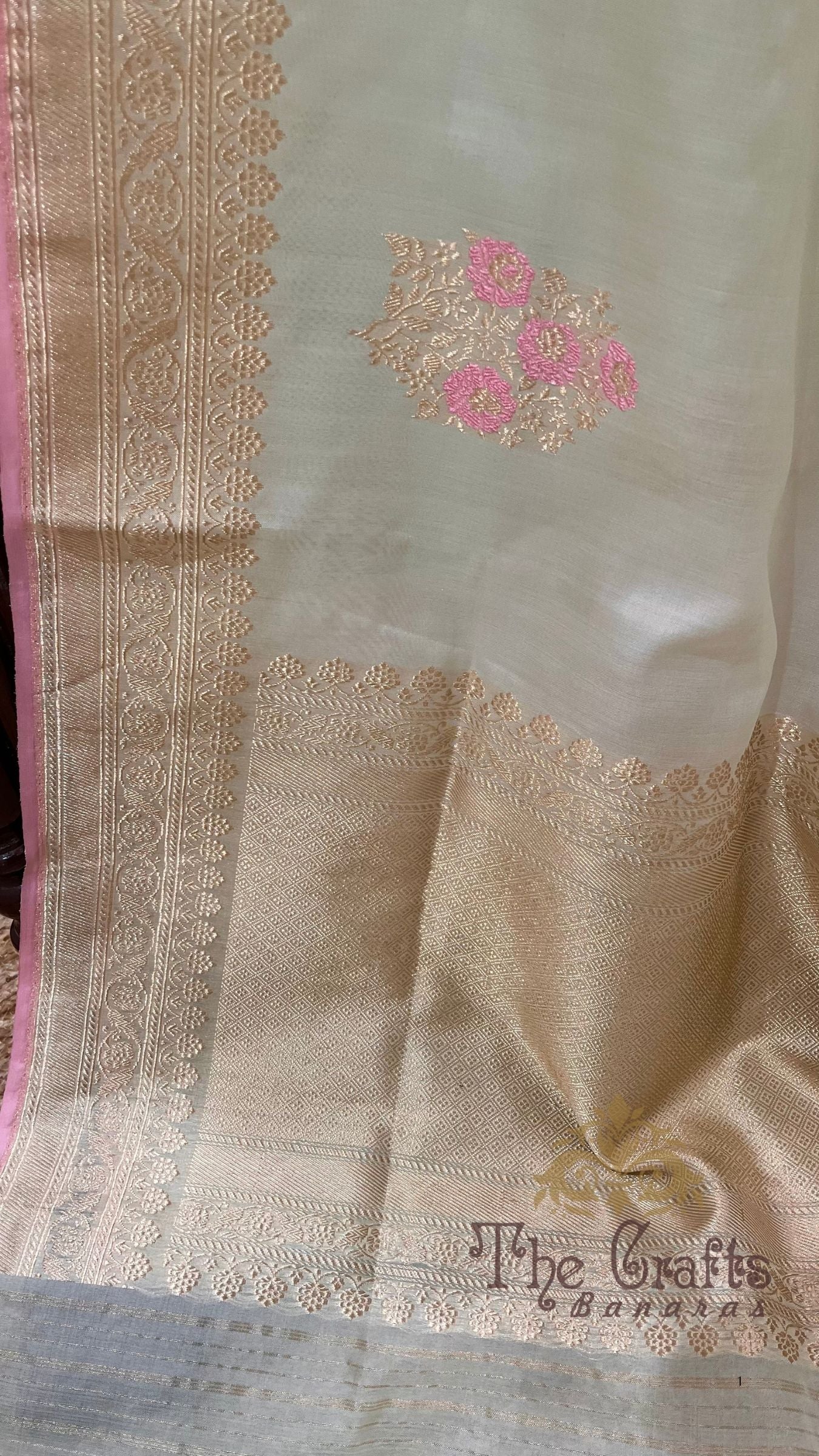 Pure Kora Silk Handloom Banarasi Saree - Meenakari Guldasta Bootis