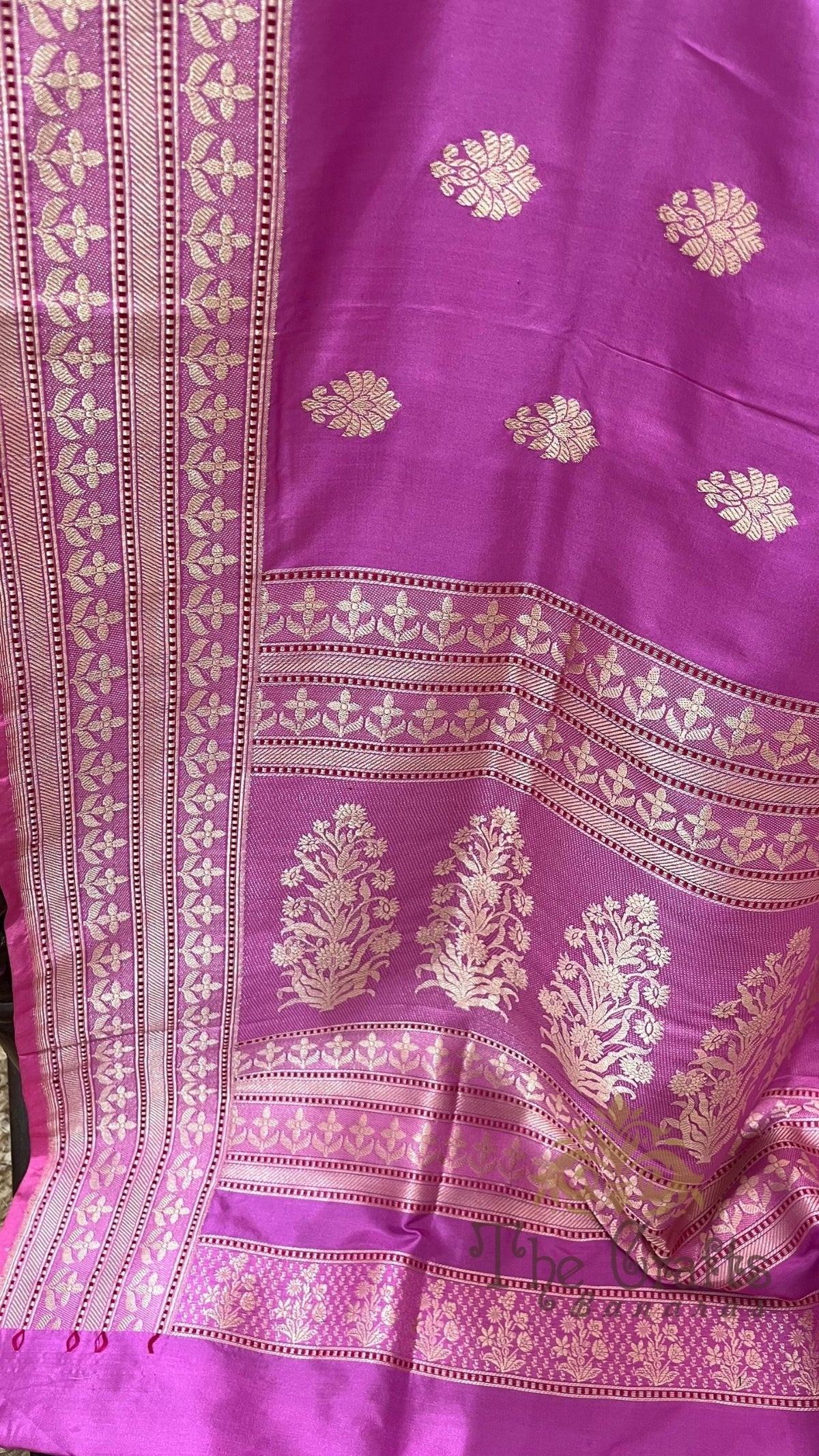 Pure Katan Silk Handloom Banarasi Saree - with kadhua motifs