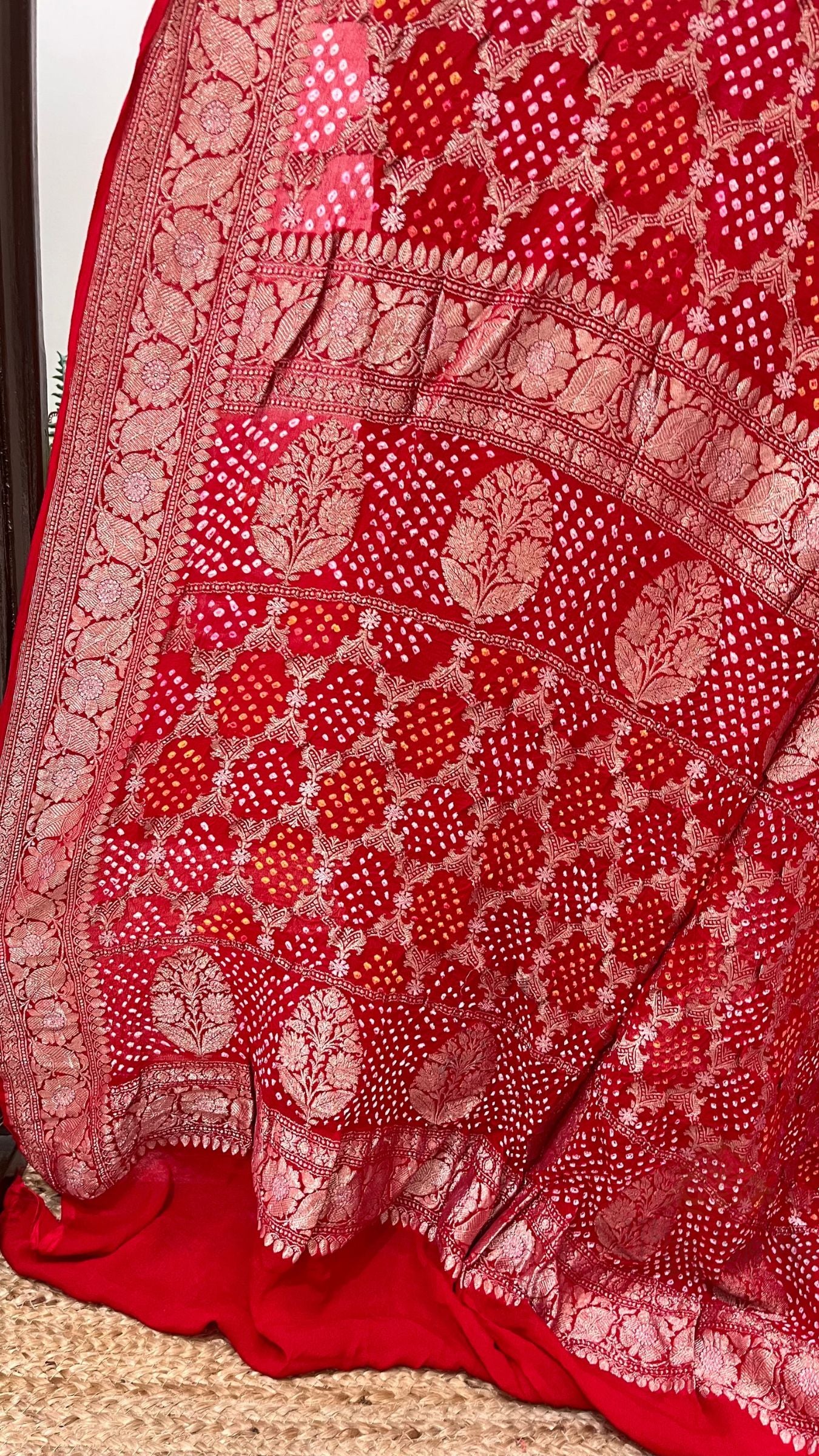 Pure Georgette Handloom Banarasi Bandhej Saree - All Over Kadiyal Jaal Work