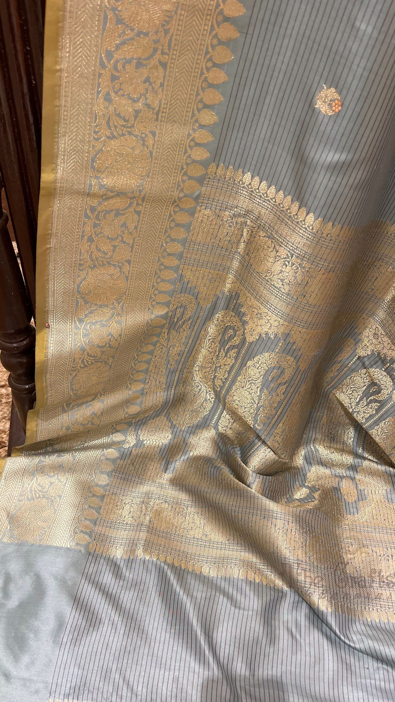 Pure Katan Silk Handloom Banarasi Saree - with kadhua meenakari motifs
