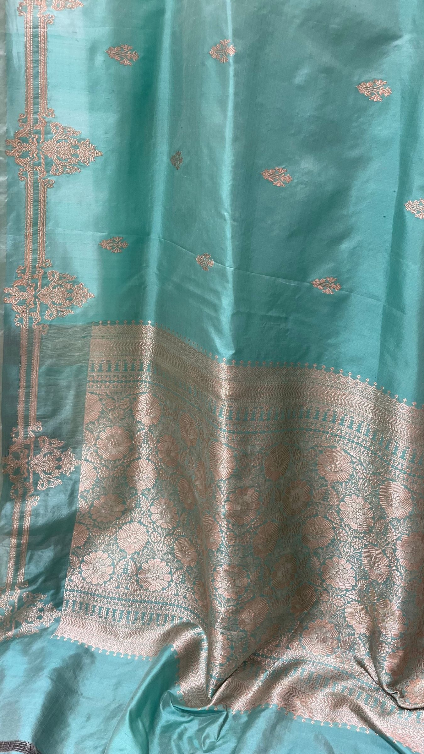 Pure Katan Silk Handloom Banarasi Saree - with kadhua motifs