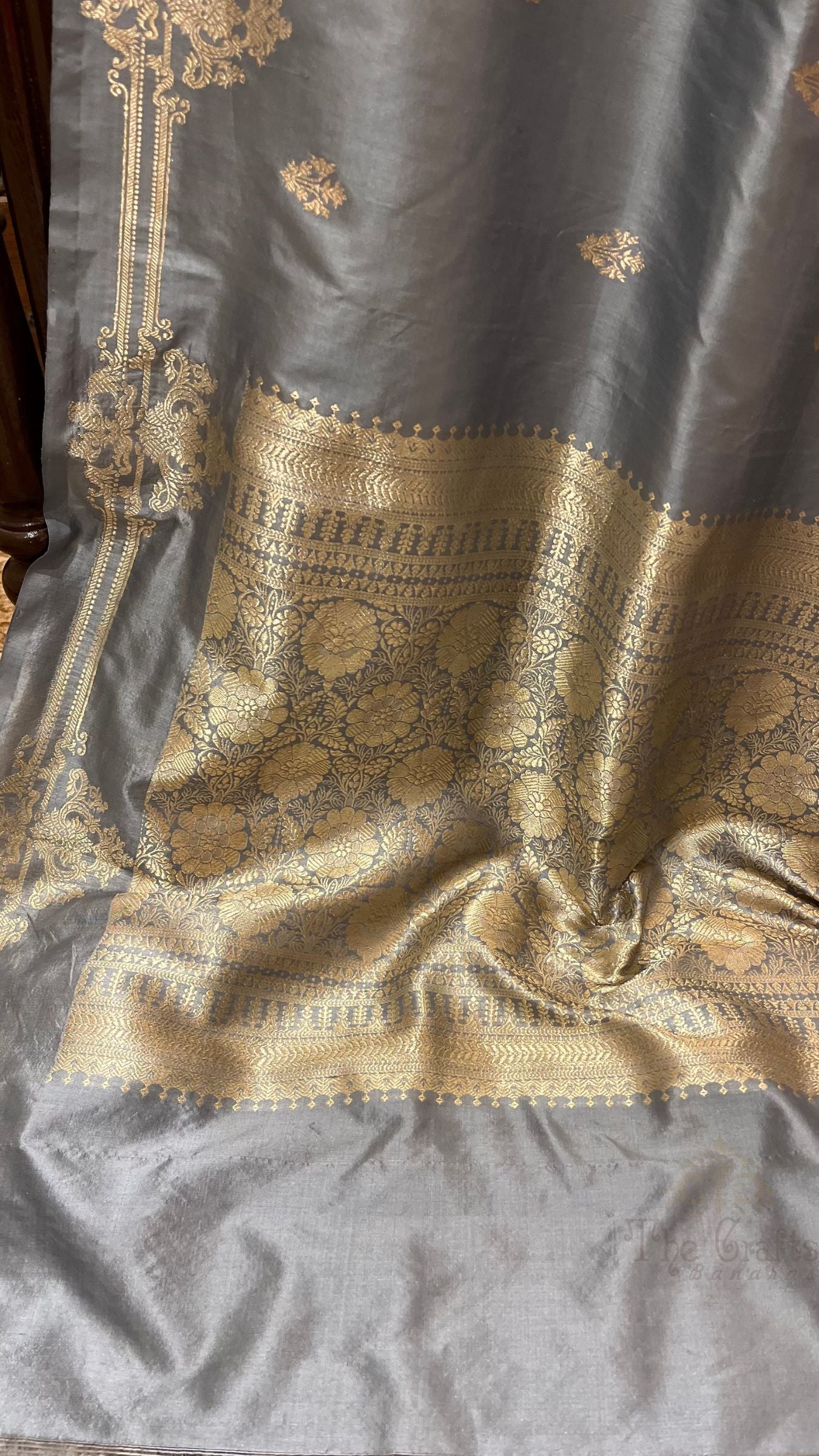 Pure Katan Silk Handloom Banarasi Saree - with kadhua motifs