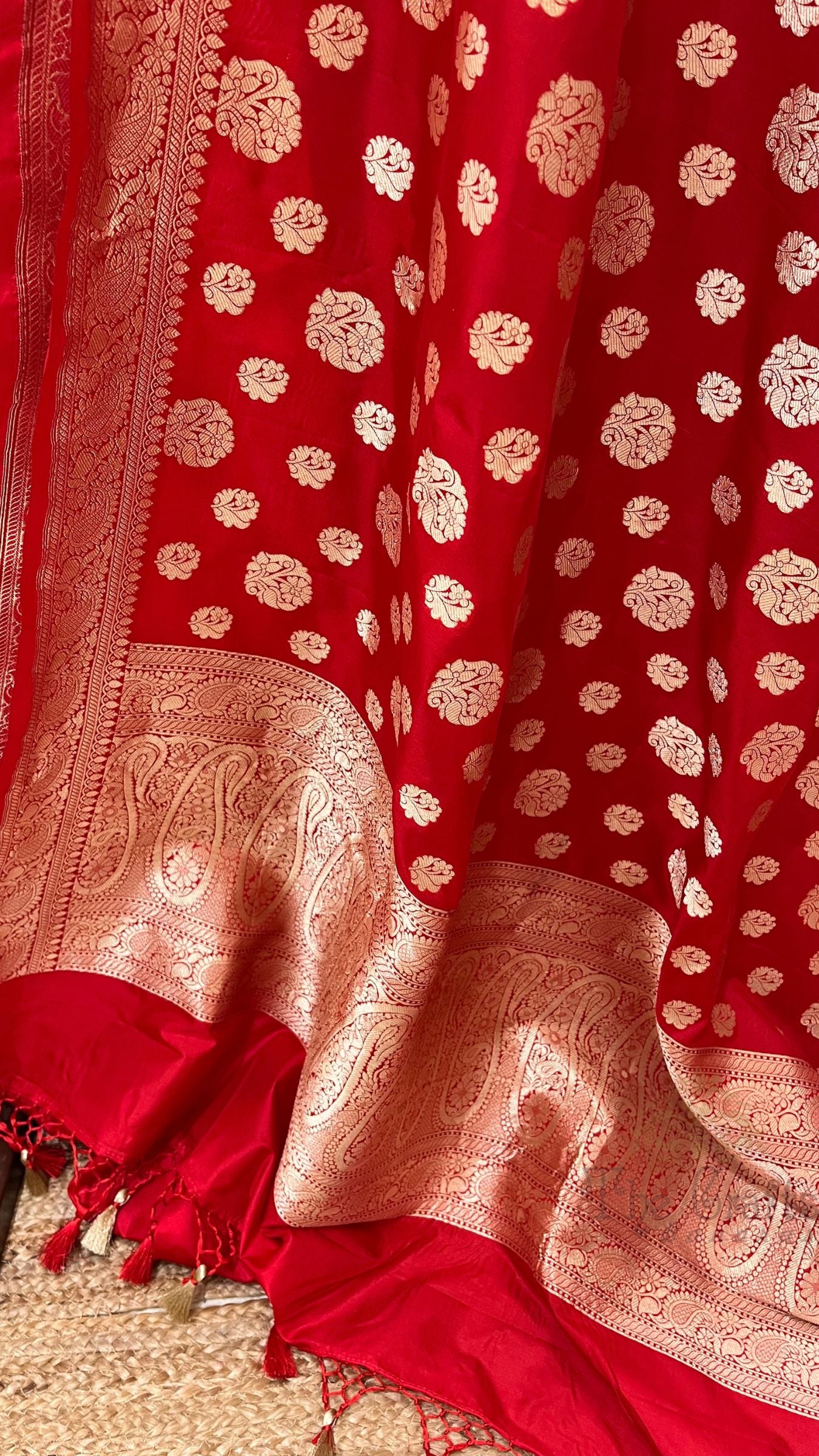 Deepika Padukone in Pure Katan Silk Handloom Banarasi Saree - Tanchui Brocade