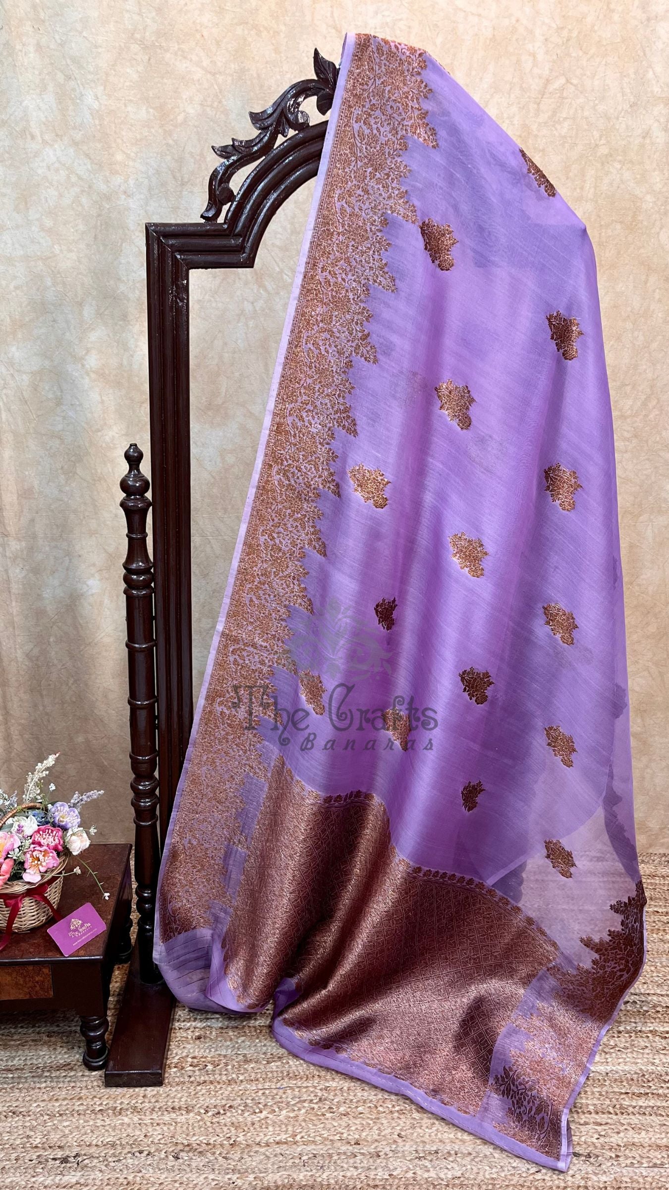 Pure Kora Silk Handloom Banarasi Saree - With Kadhua motifs