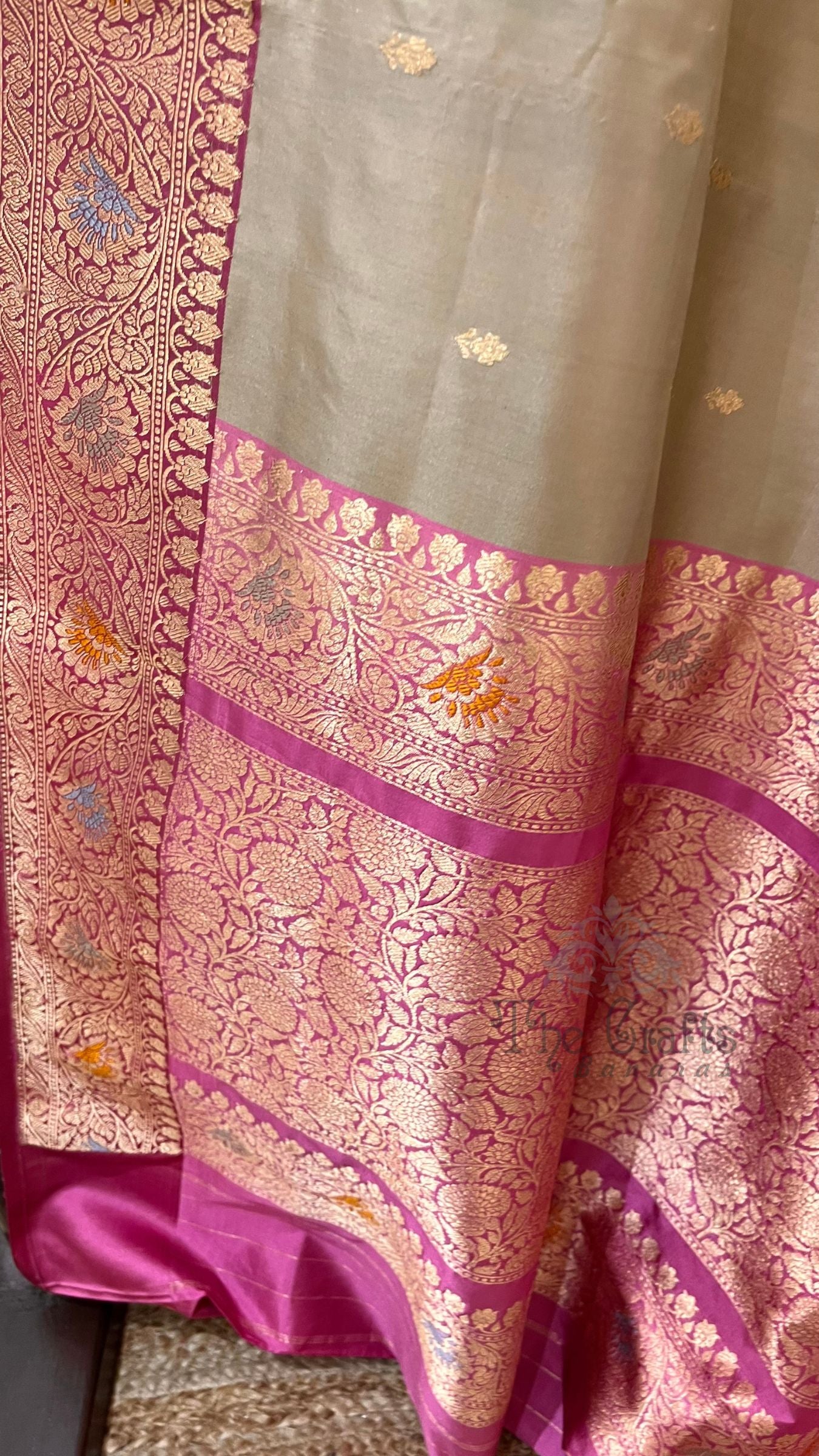 Pure Katan Silk Handloom Banarasi Saree - with kadhua motifs