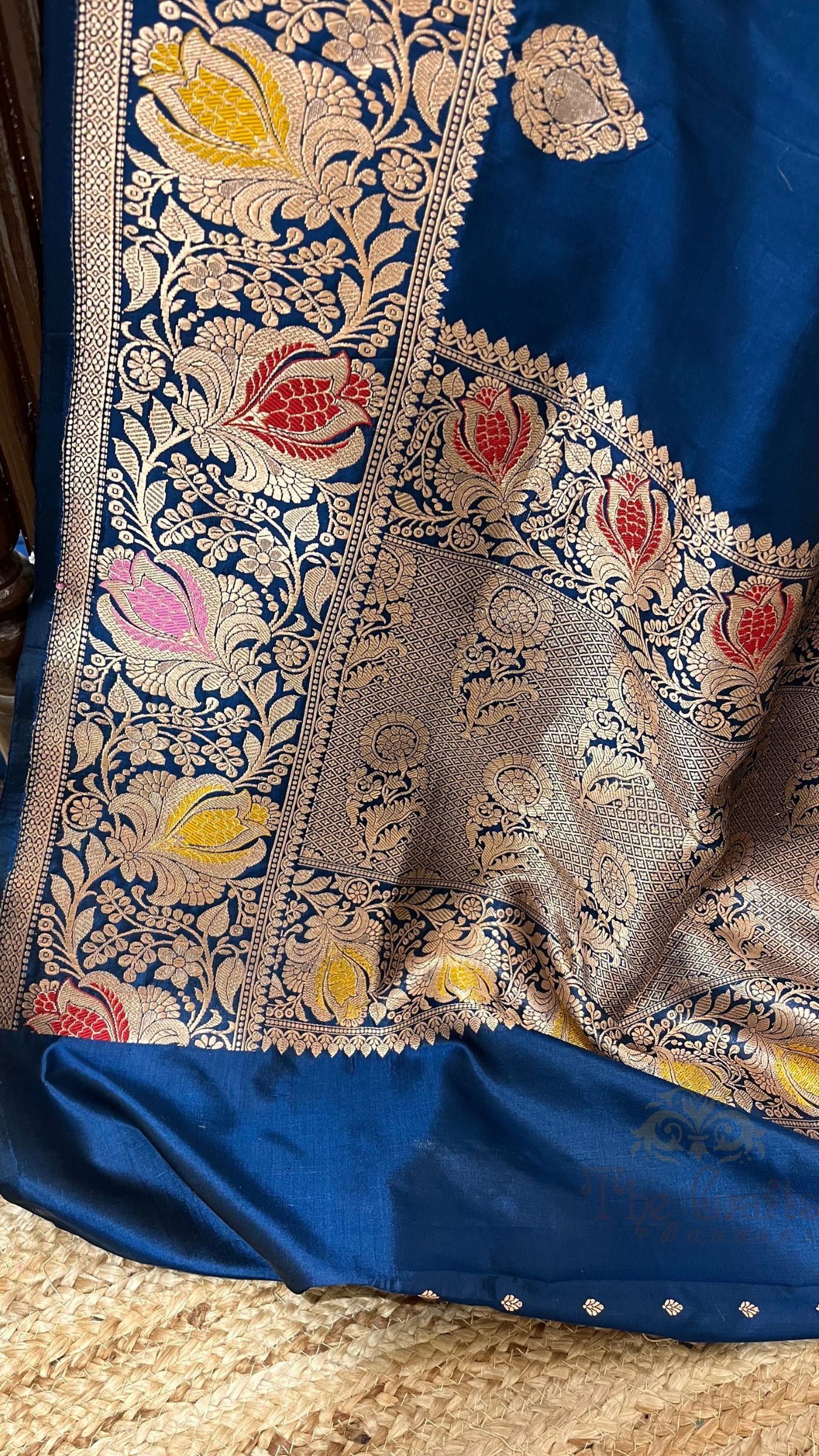 Pure Katan Silk Handloom Banarasi Saree - with kadhua motifs