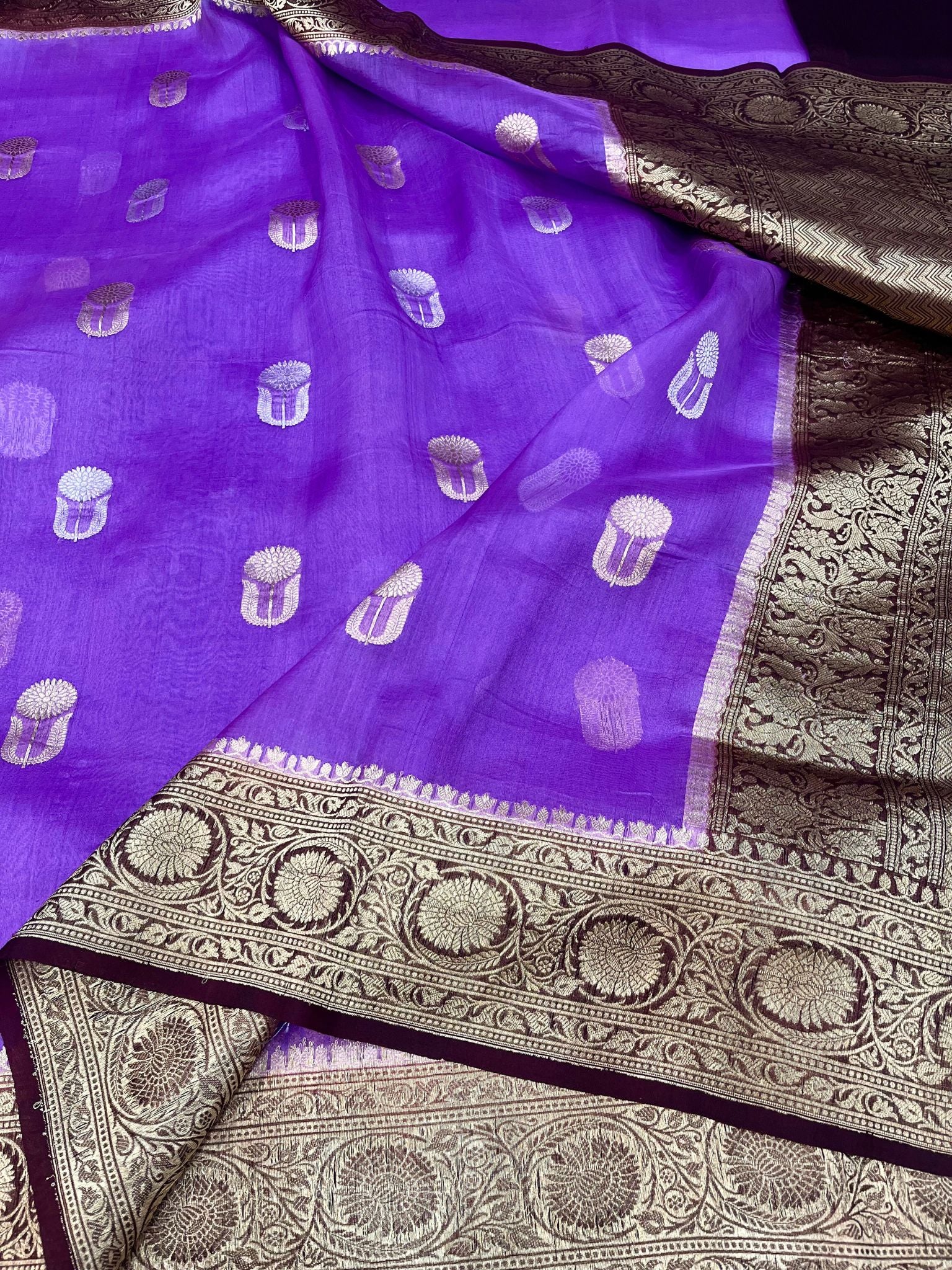 Pure Kora Silk Handloom Banarasi Saree - With Kadhua motifs