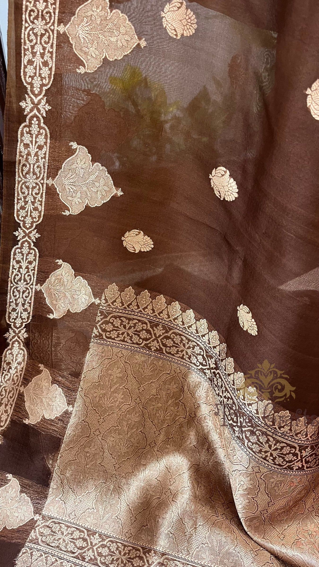 Pure Kora Silk Handloom Banarasi Saree - With Kadhua motifs