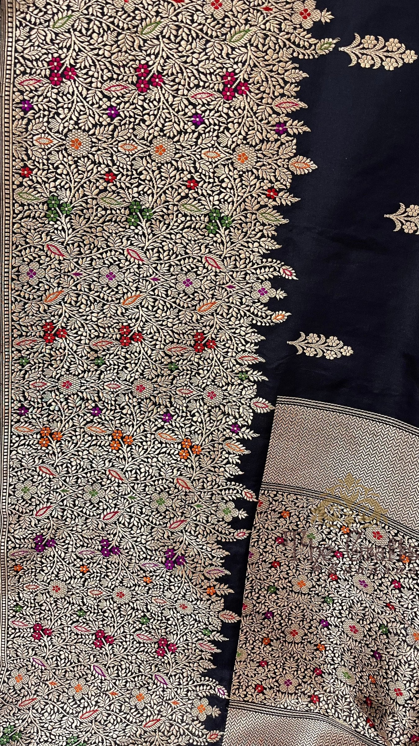 Pure Katan Silk Handloom Banarasi Saree - with kadhua motifs