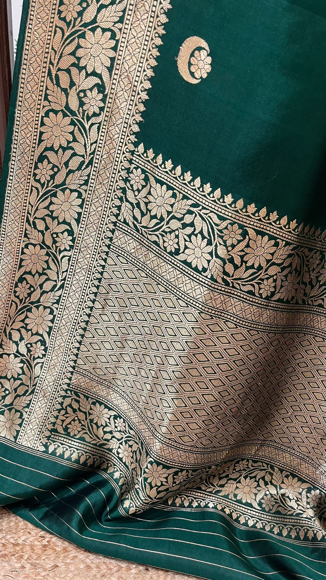 Pure Katan Silk Handloom Banarasi Saree - with kadhua motifs
