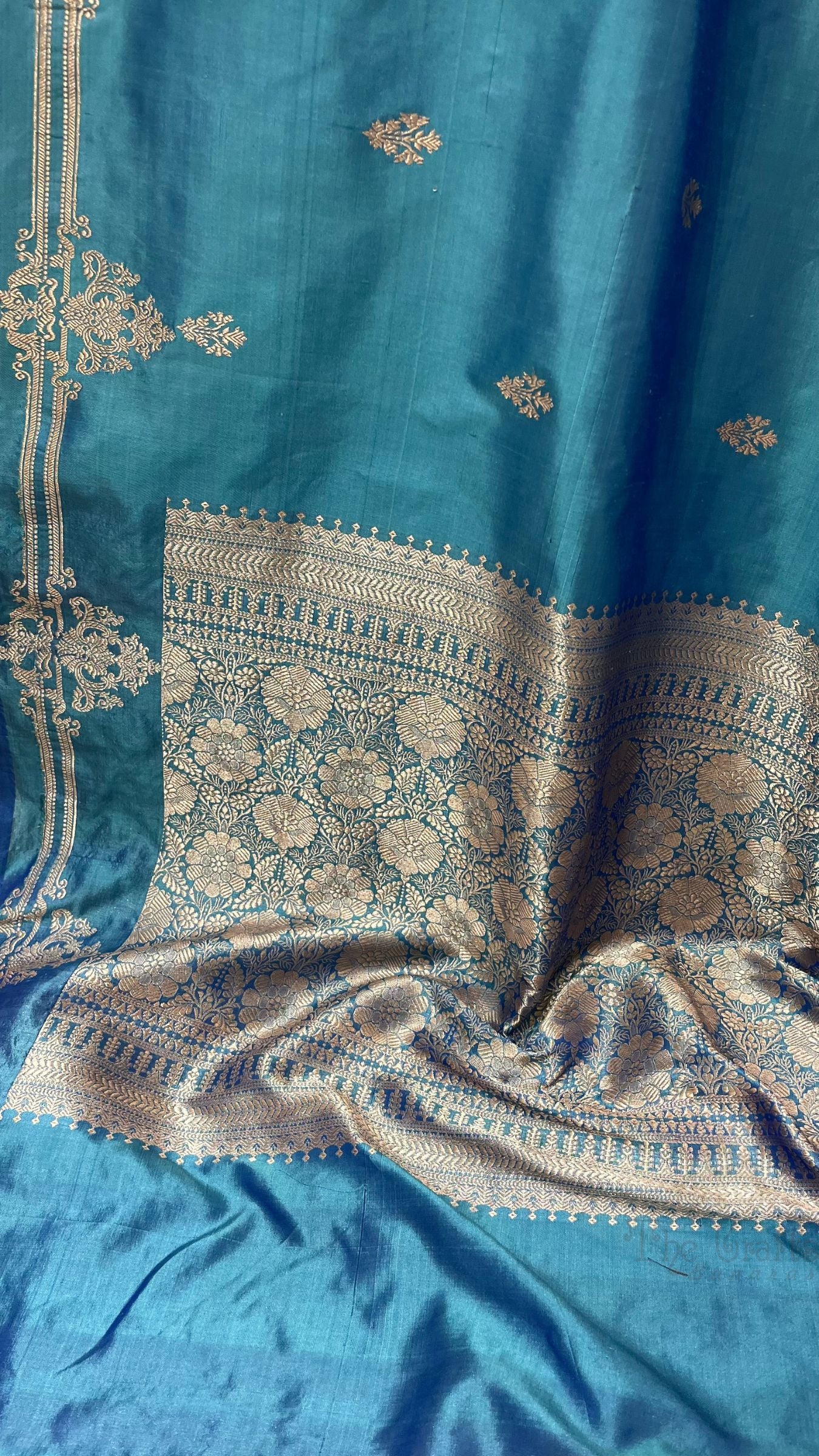 Pure Katan Silk Handloom Banarasi Saree - with kadhua motifs