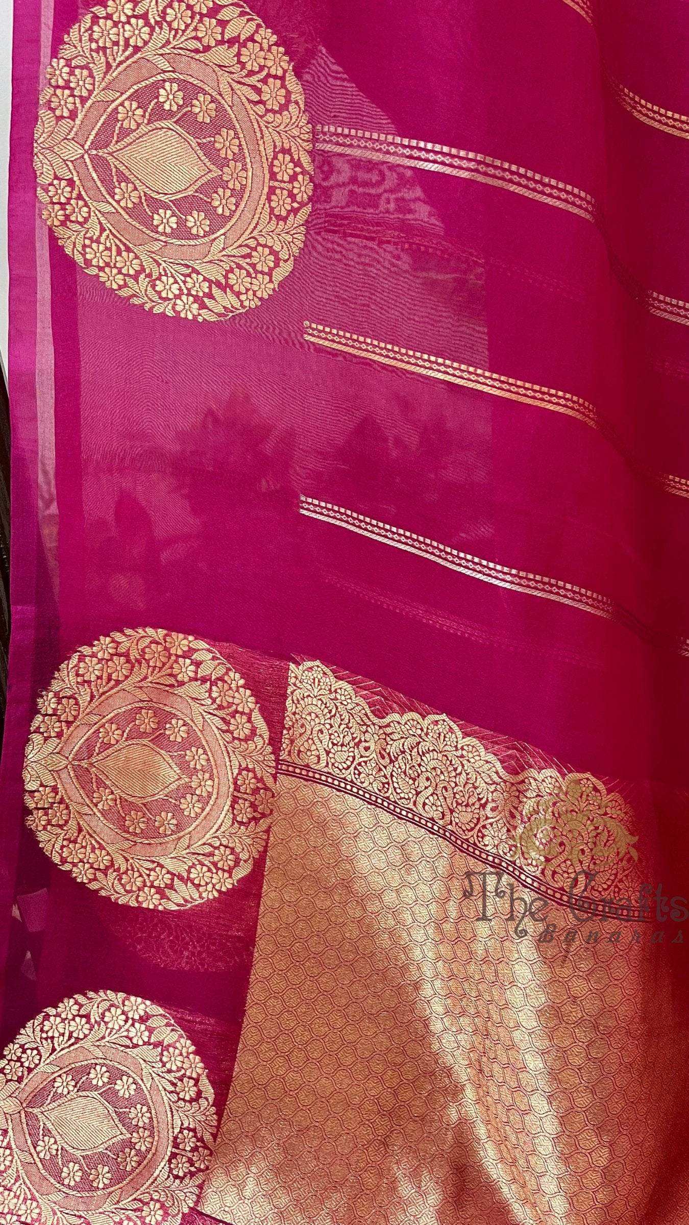Pure Kora Silk Handloom Banarasi Saree - With Kadhua motifs