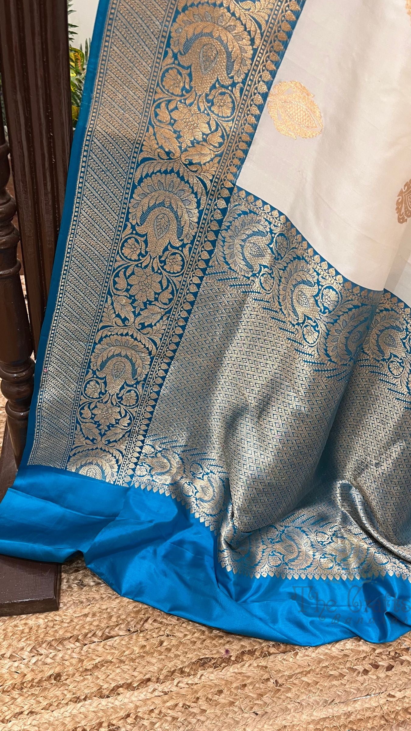 Pure Katan Silk Handloom Banarasi Saree - with kadhua motifs