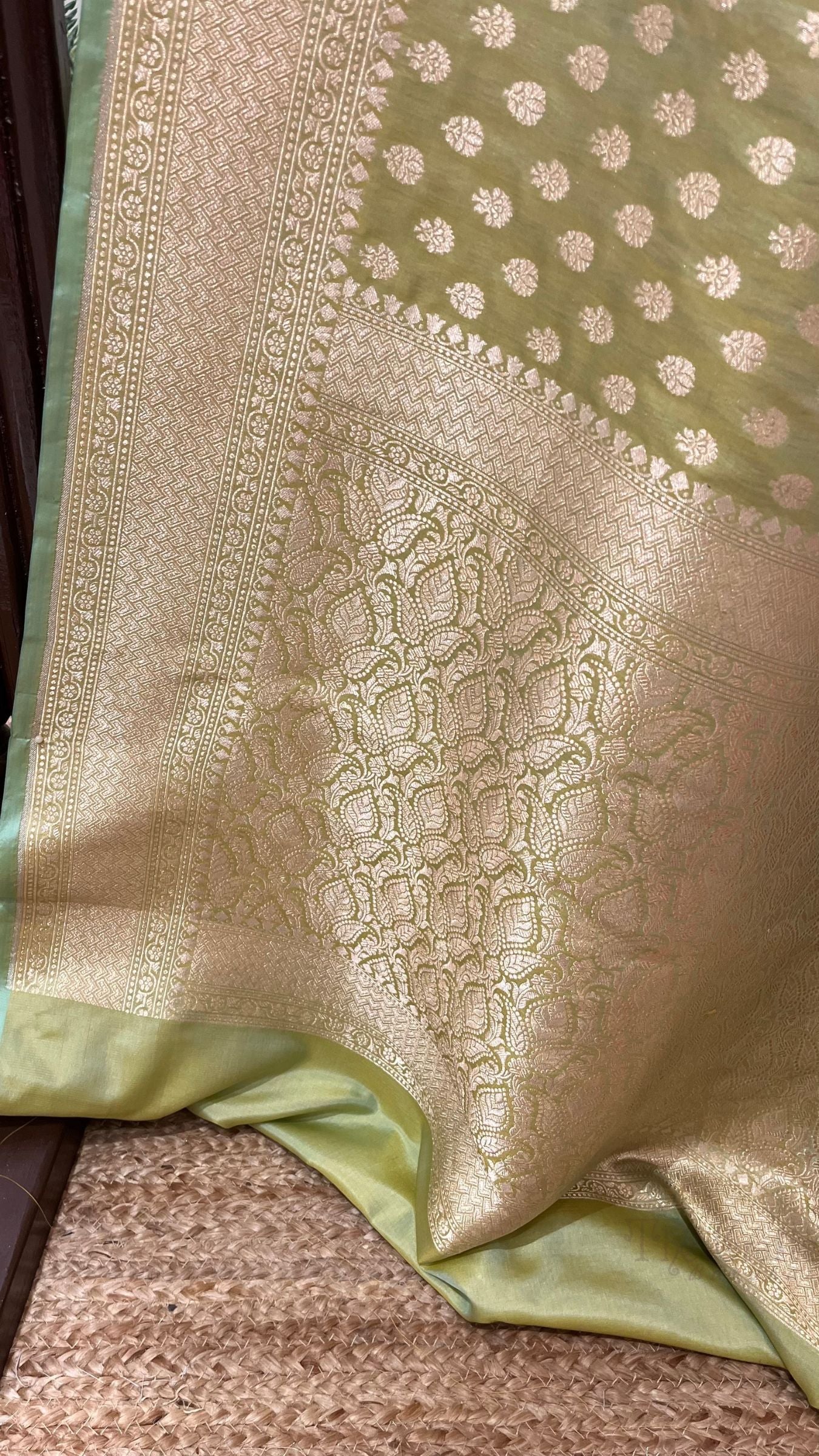 Pure Katan Silk Handloom Banarasi Saree - Jaal work