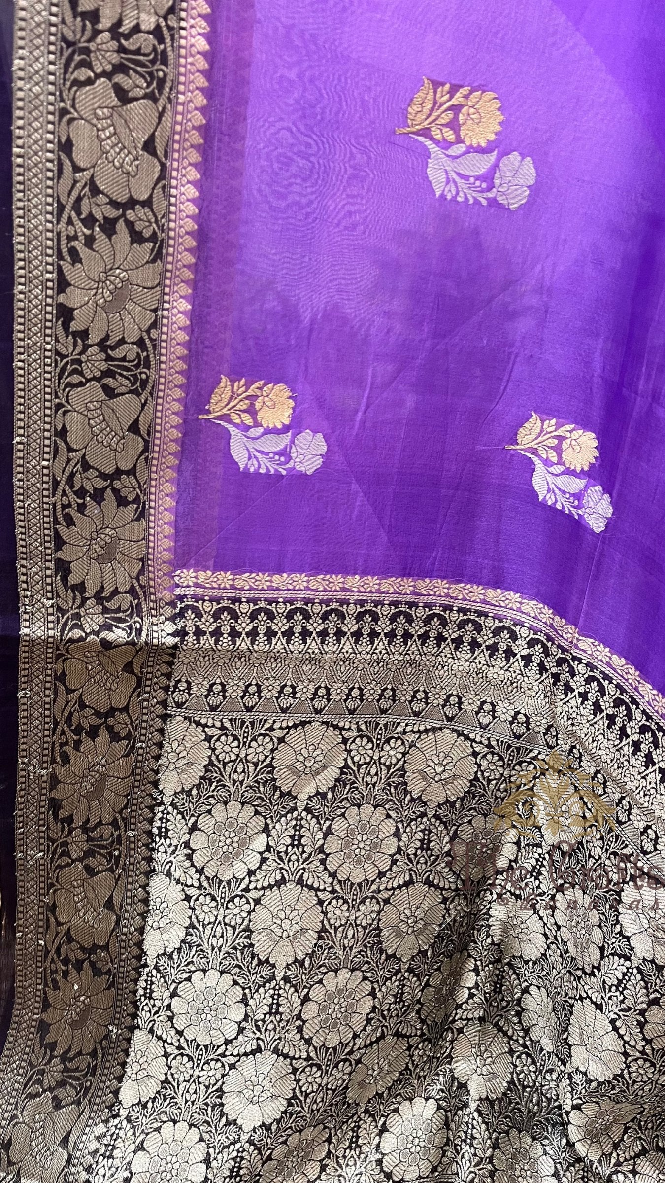 Pure Kora Silk Handloom Banarasi Saree - With Kadhua motifs