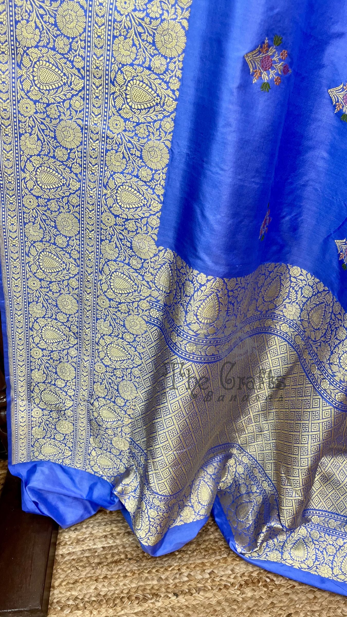 Pure Katan Silk Handloom Banarasi Saree - with kadhua meenakari motifs