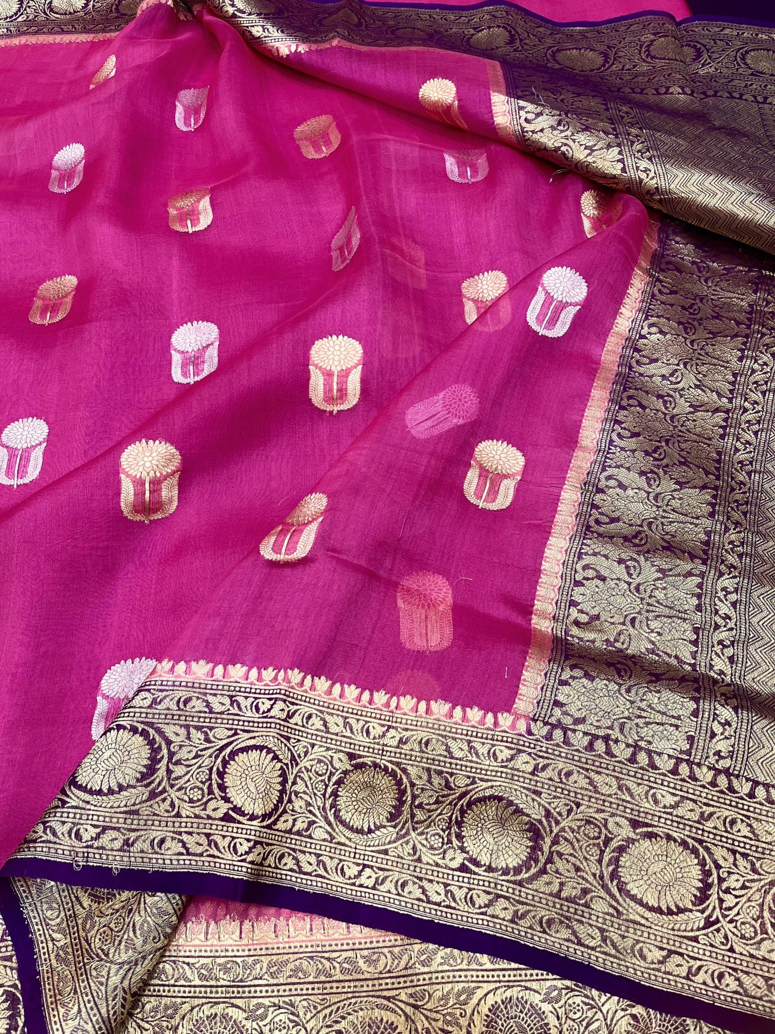 Pure Kora Silk Handloom Banarasi Saree - With Kadhua motifs