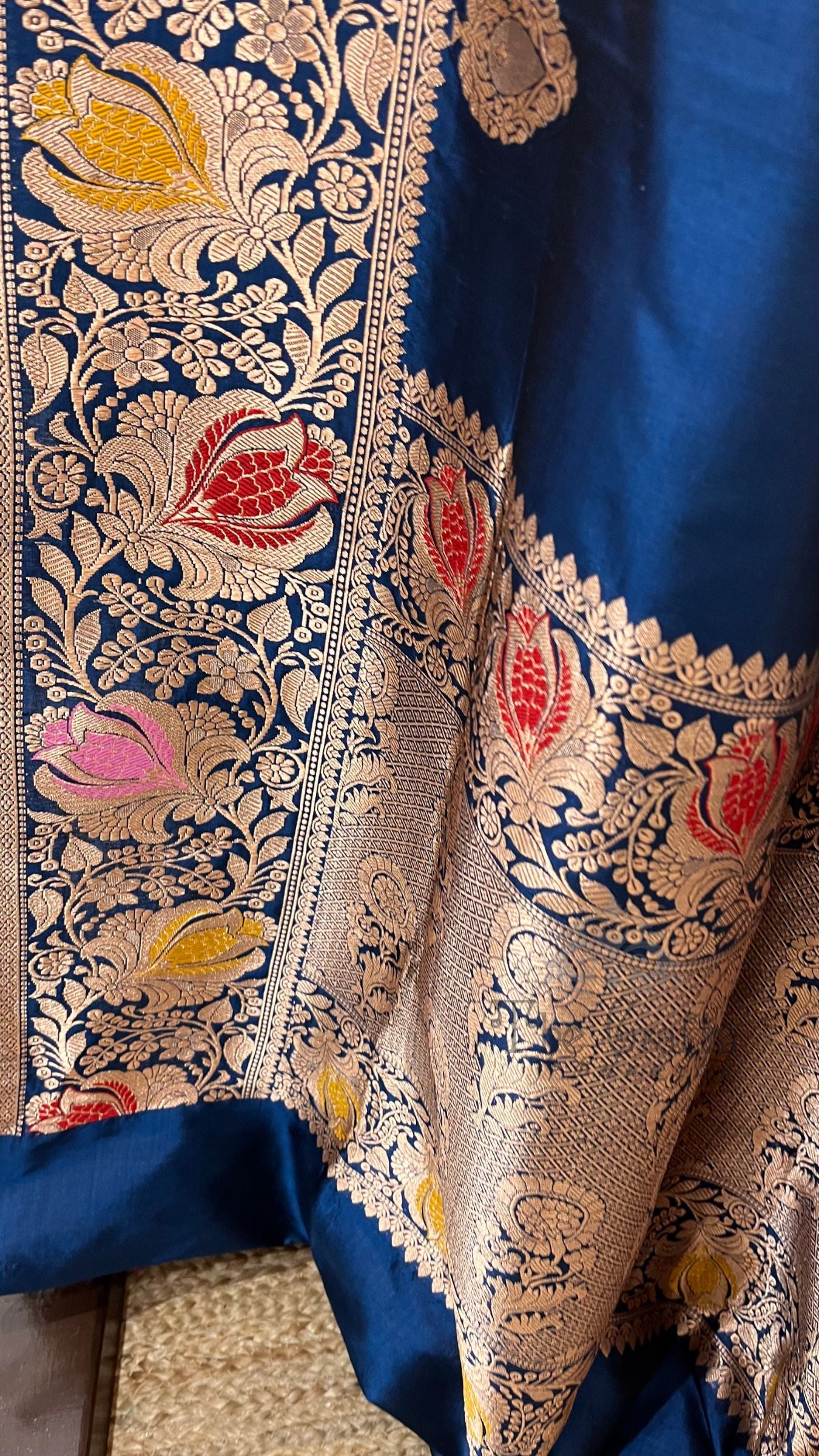 Pure Katan Silk Handloom Banarasi Saree - with kadhua motifs