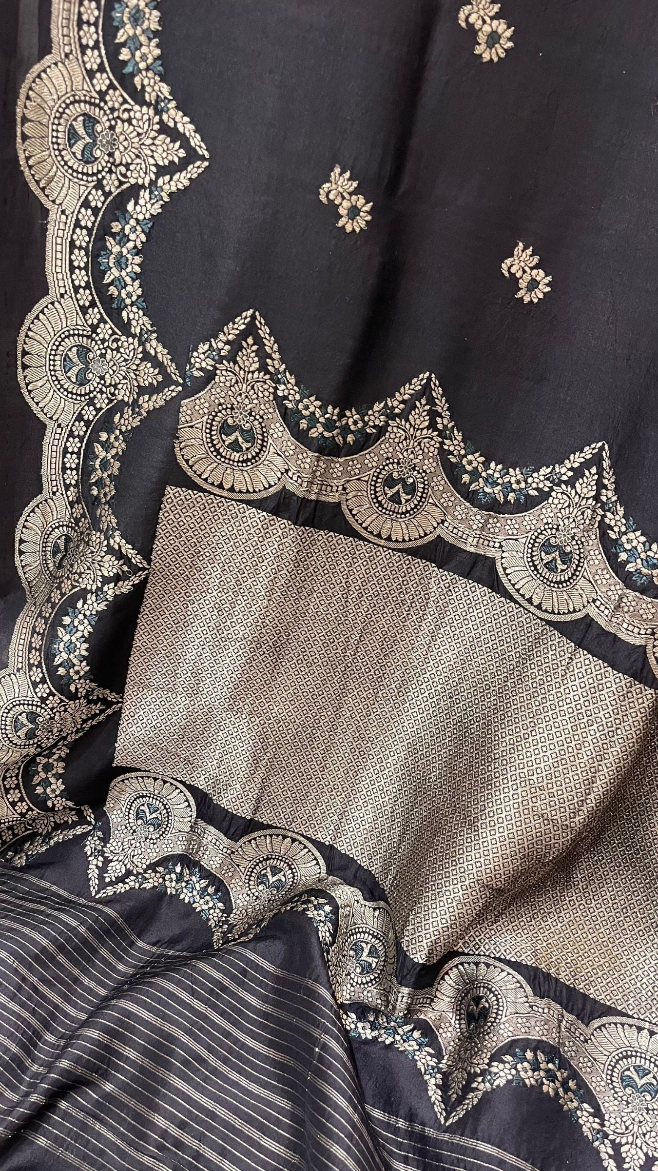 Pure Katan Silk Handloom Banarasi Saree - with Kadhua Meenakari Motifs