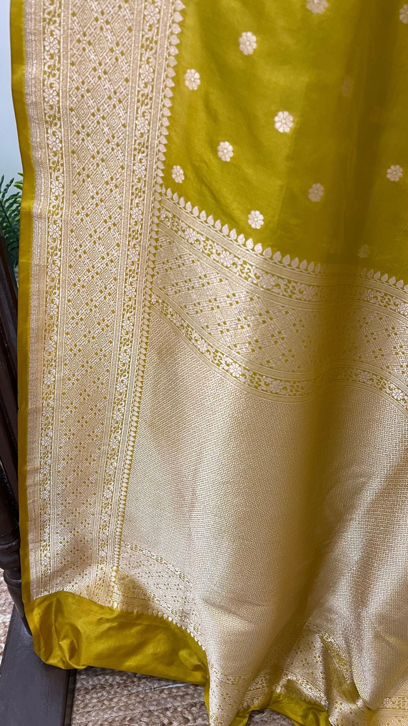 Pure Katan Silk Handloom Banarasi Saree - Chunri Buti