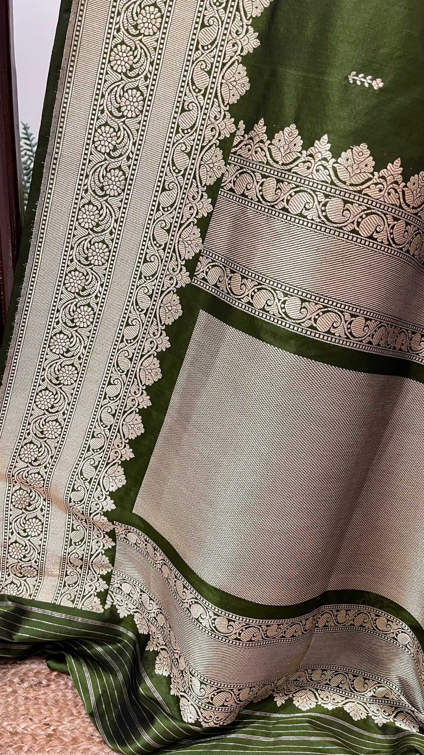 Rangkat Pure Katan Silk Handloom Banarasi Saree - with kadhua work