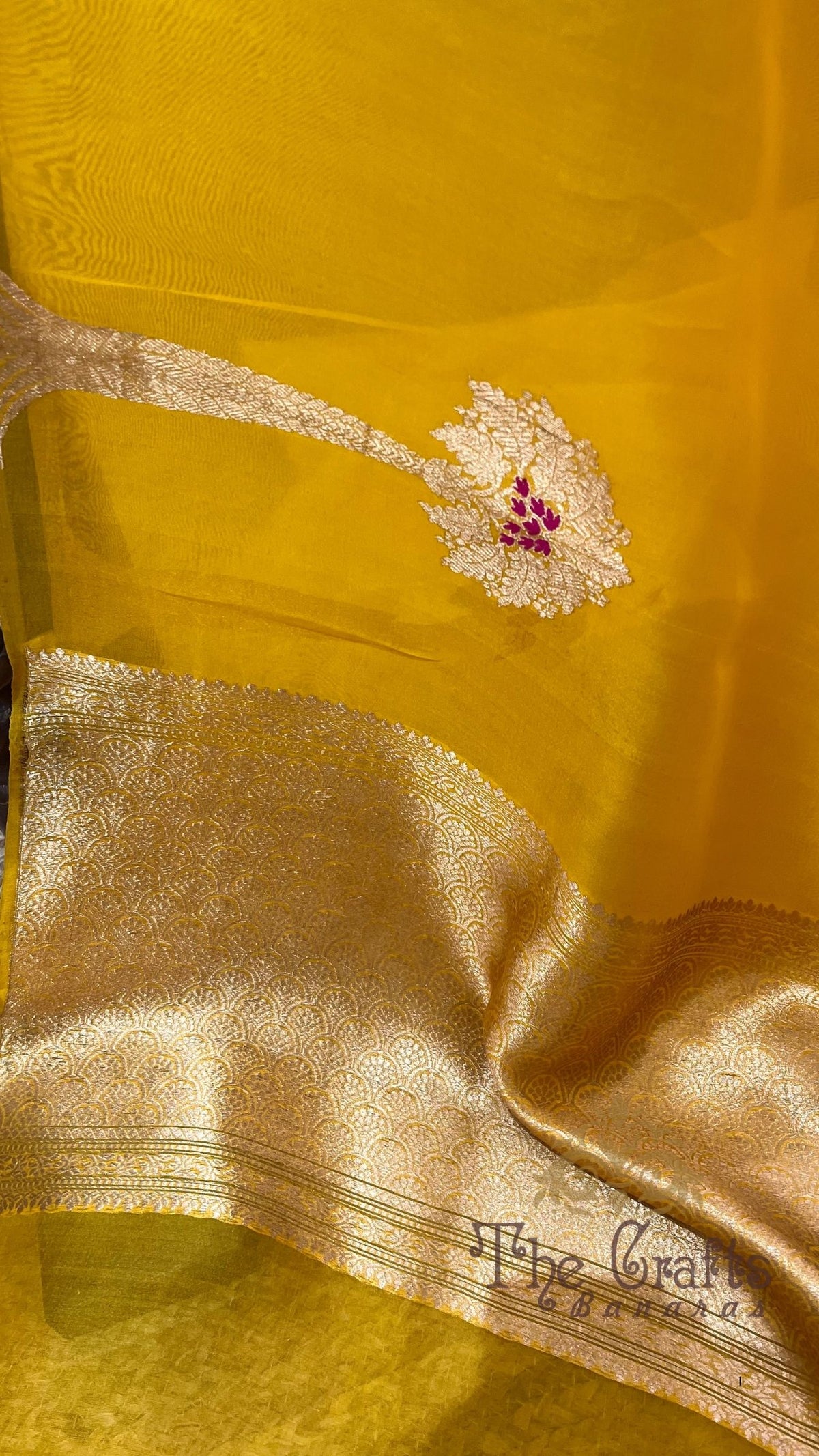 Pure Kora Silk Handloom Banarasi Saree - With Kadhua motifs