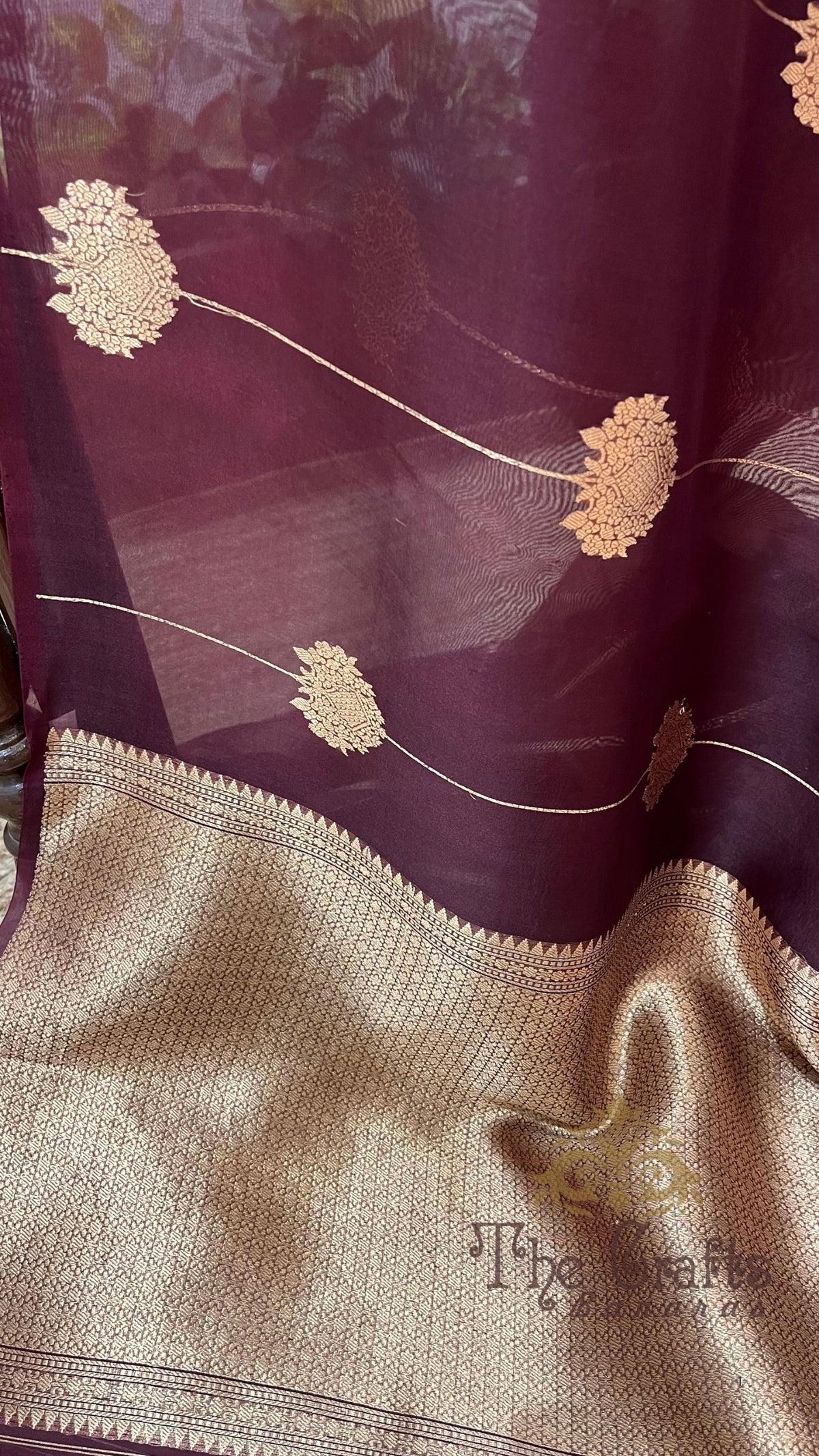 Pure Kora Silk Handloom Banarasi Saree - With Kadhua motifs