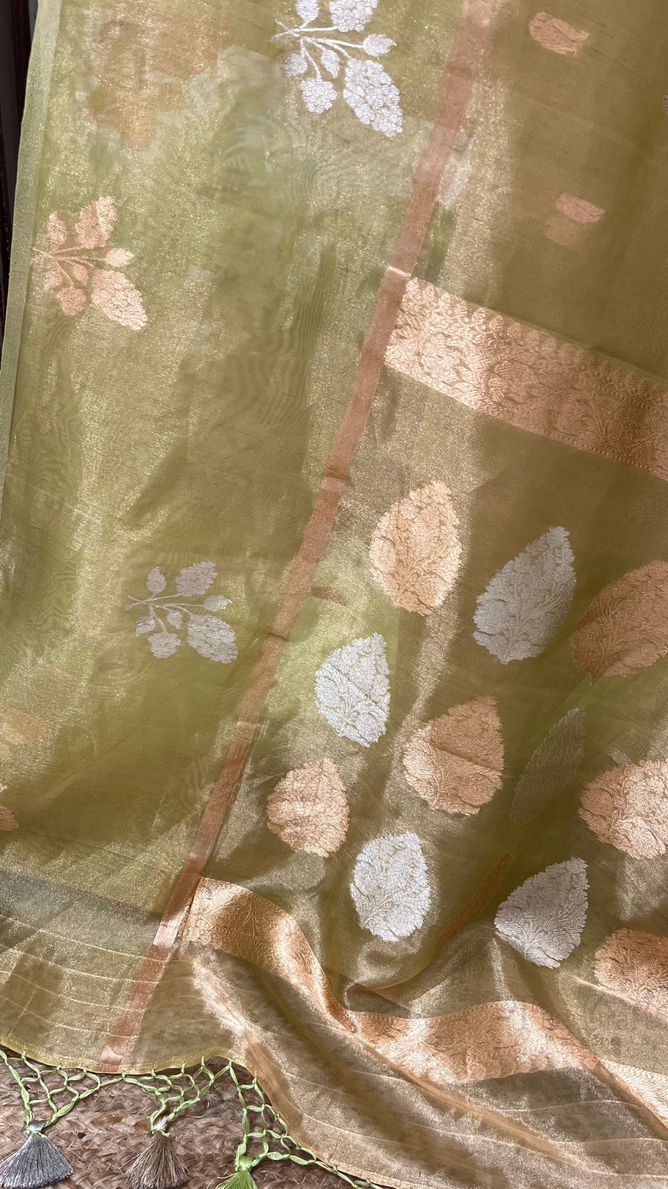 Pure Tissue Silk Handloom Banarasi Saree- Kadhua Motifs