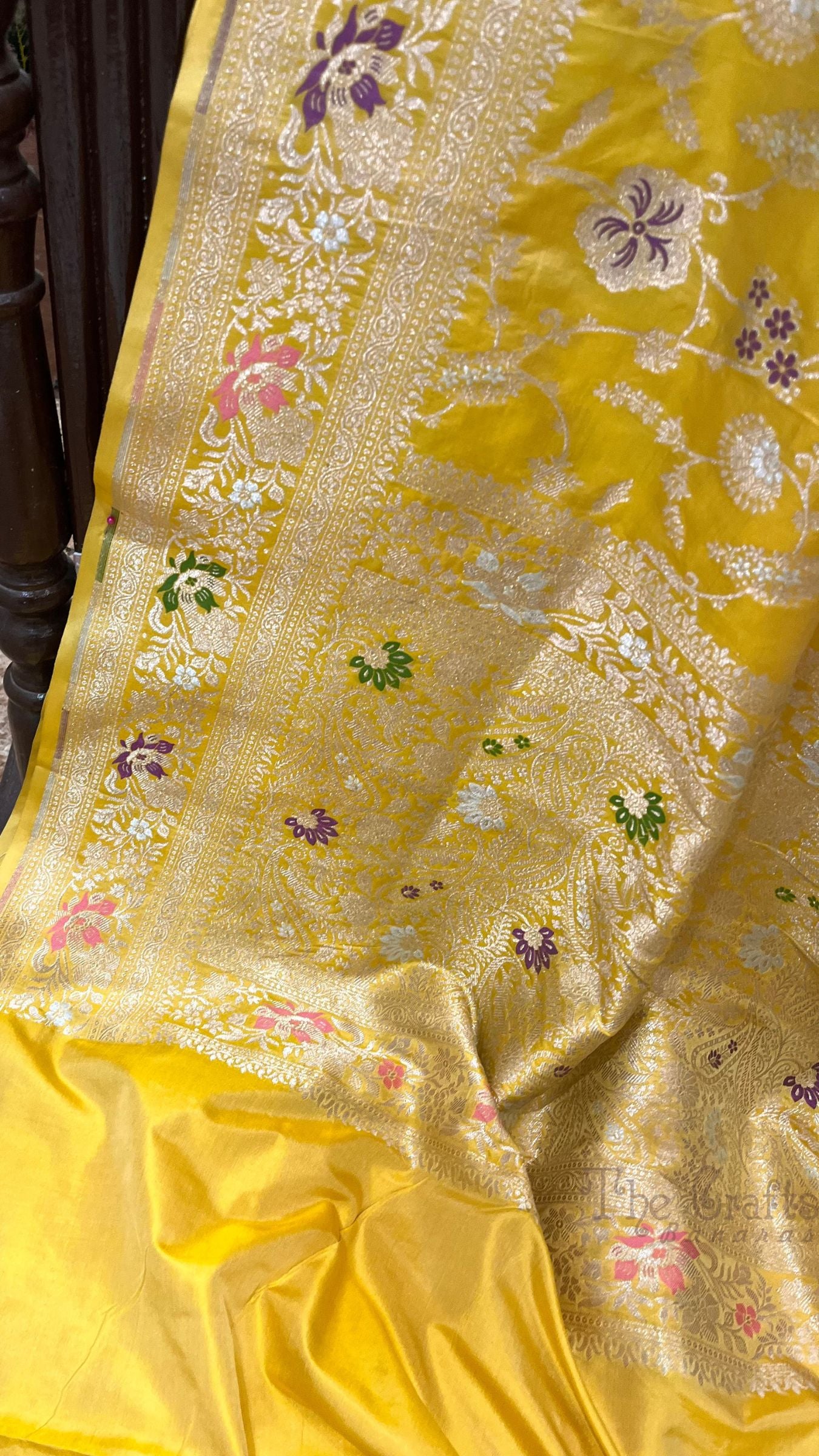 Pure Katan Silk Handloom Banarasi Saree - Jaal Work With Meenakari