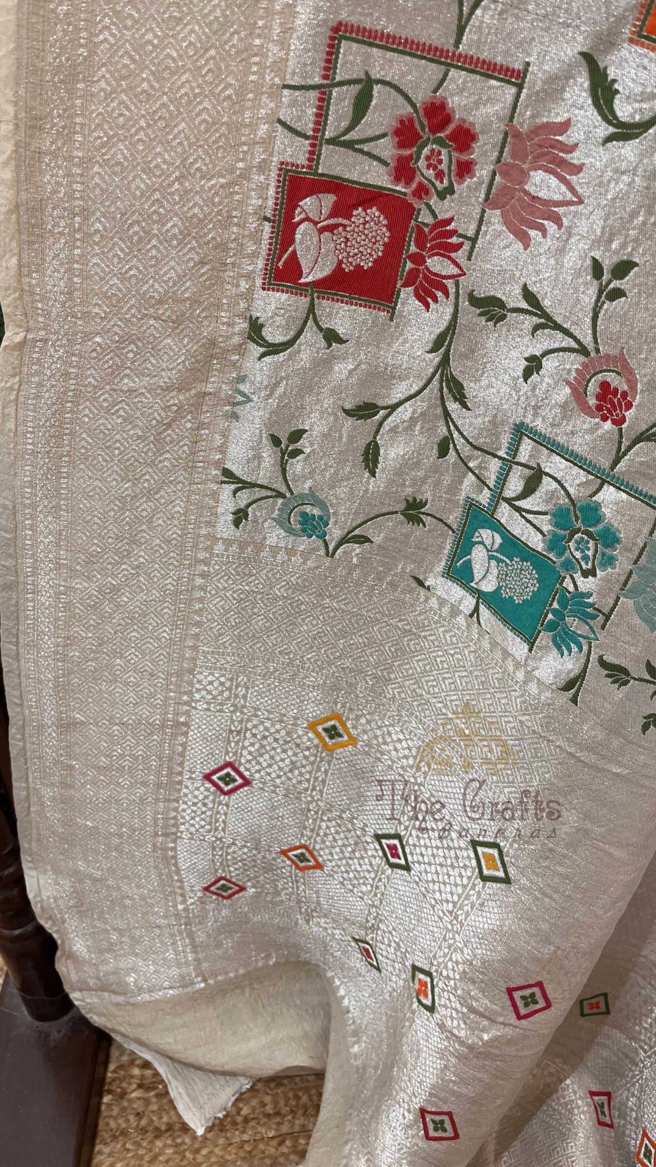 Tussar Georgette Handloom Banarasi Saree - Jaal with Meenakari